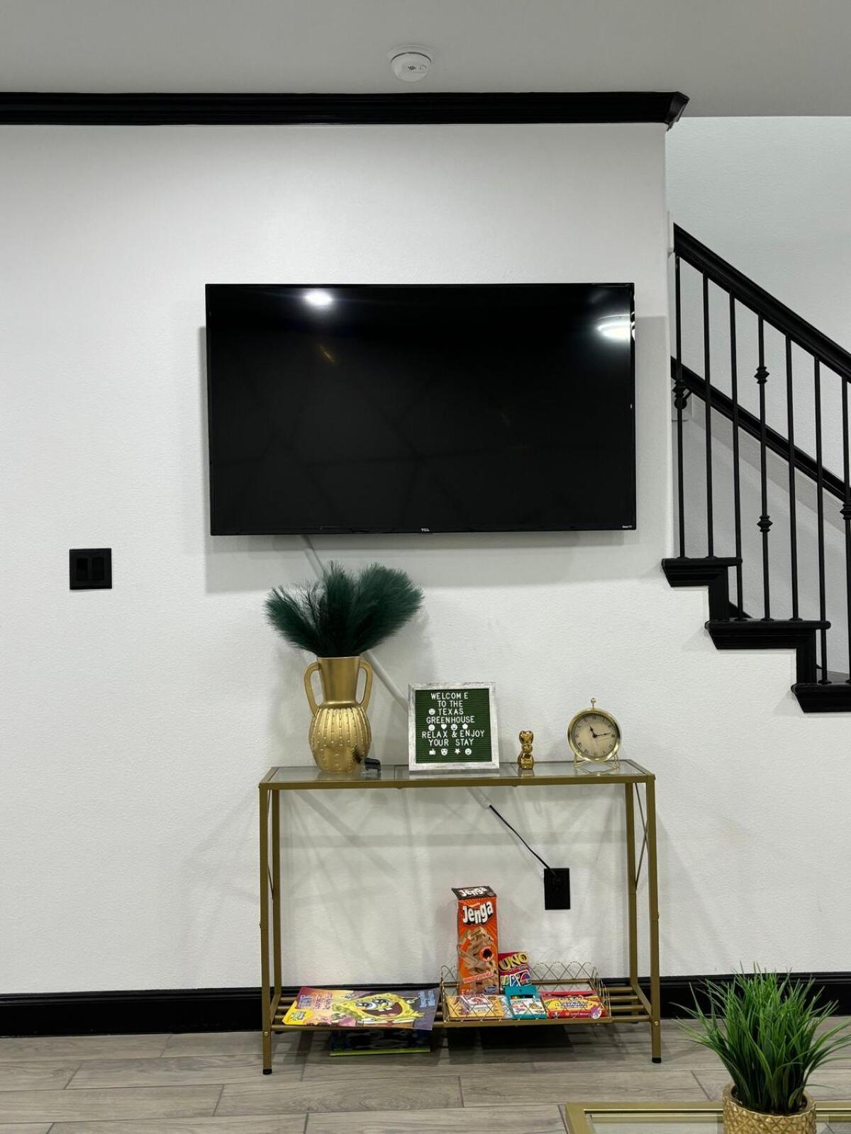 Holiday home 2bd 2br Modern House Oasis *