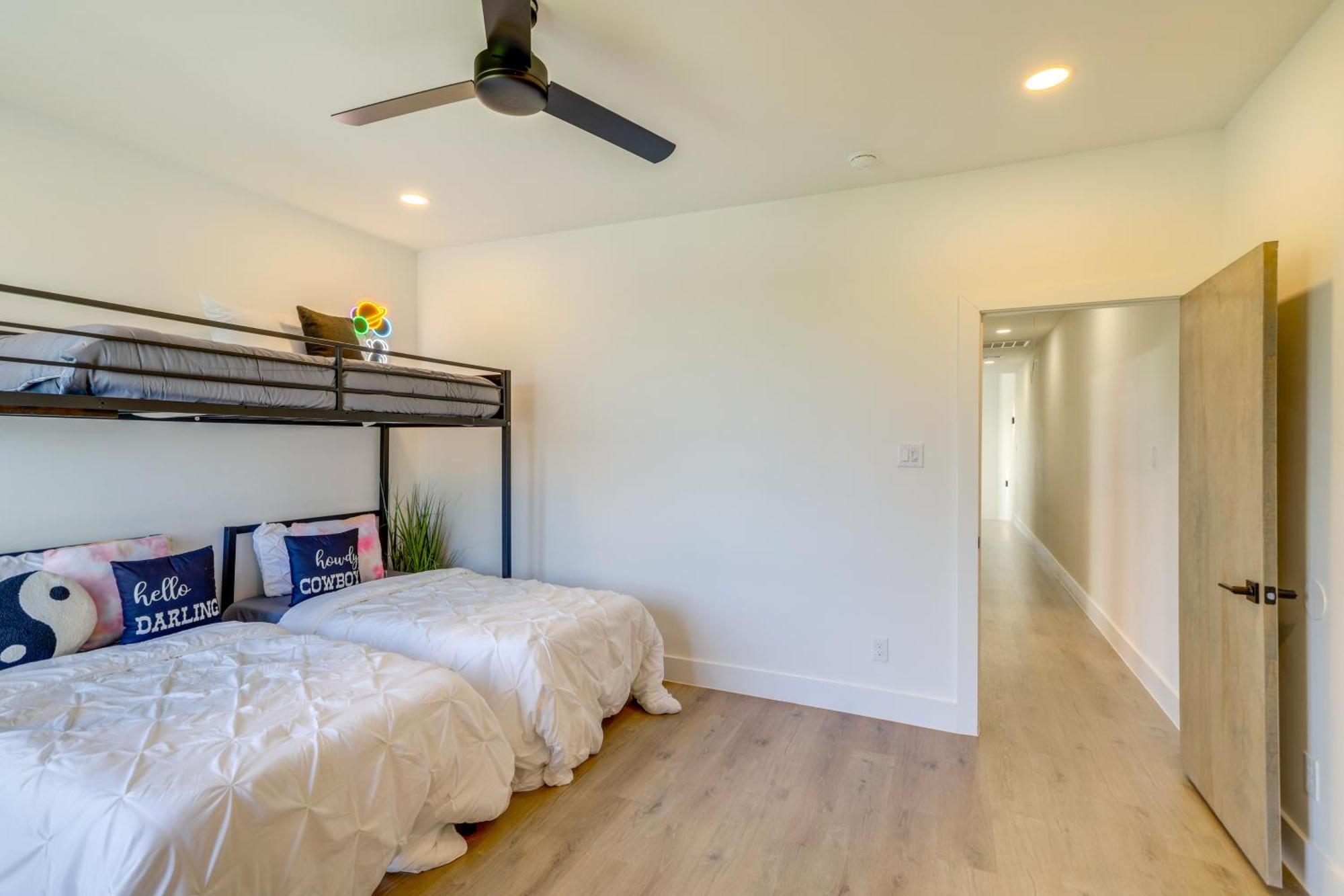 Holiday home 3 Mi To Dtwn Modern Townhome With Yard In Houston
