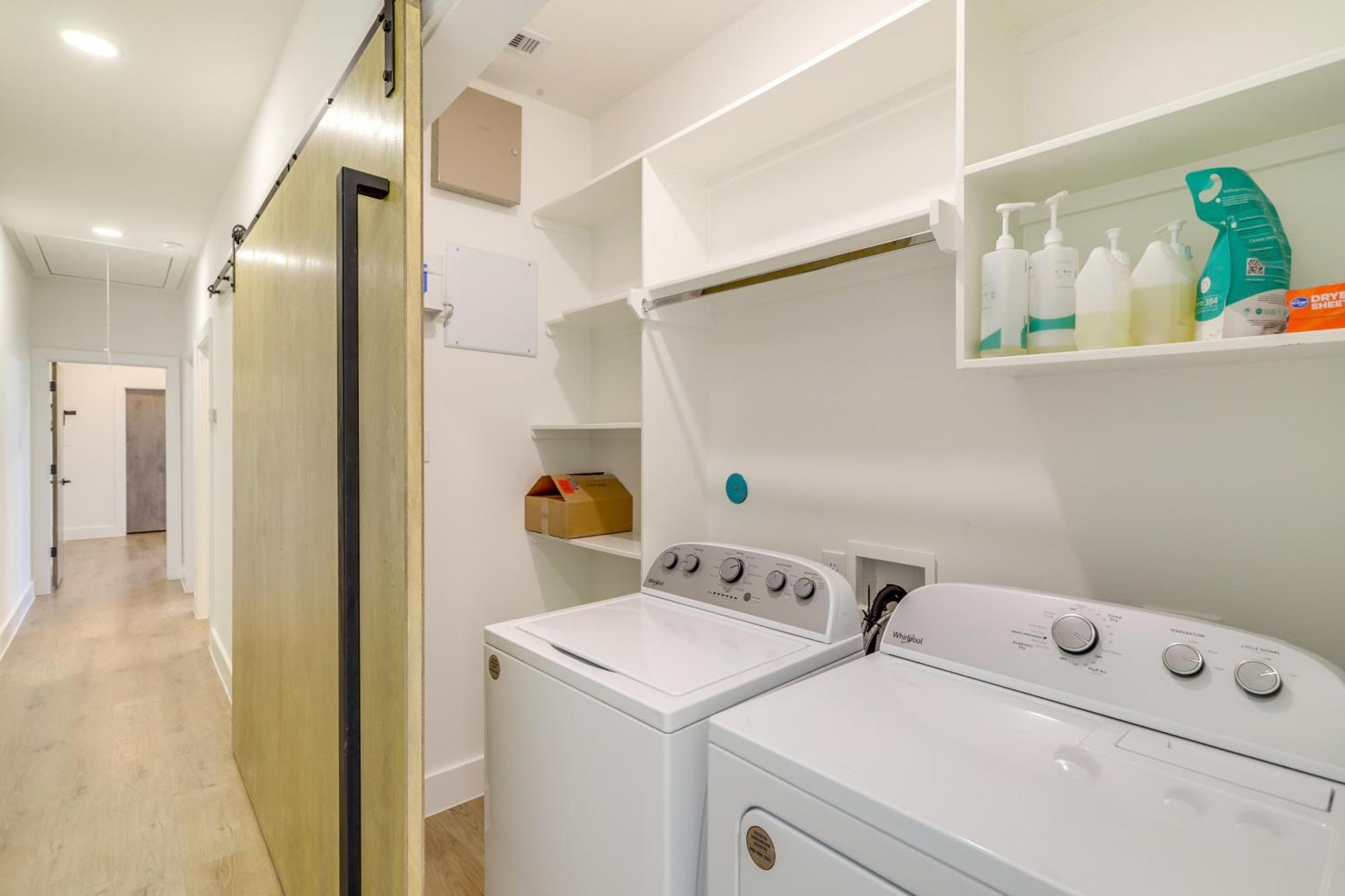3 Mi To Dtwn Modern Townhome With Yard In Houston