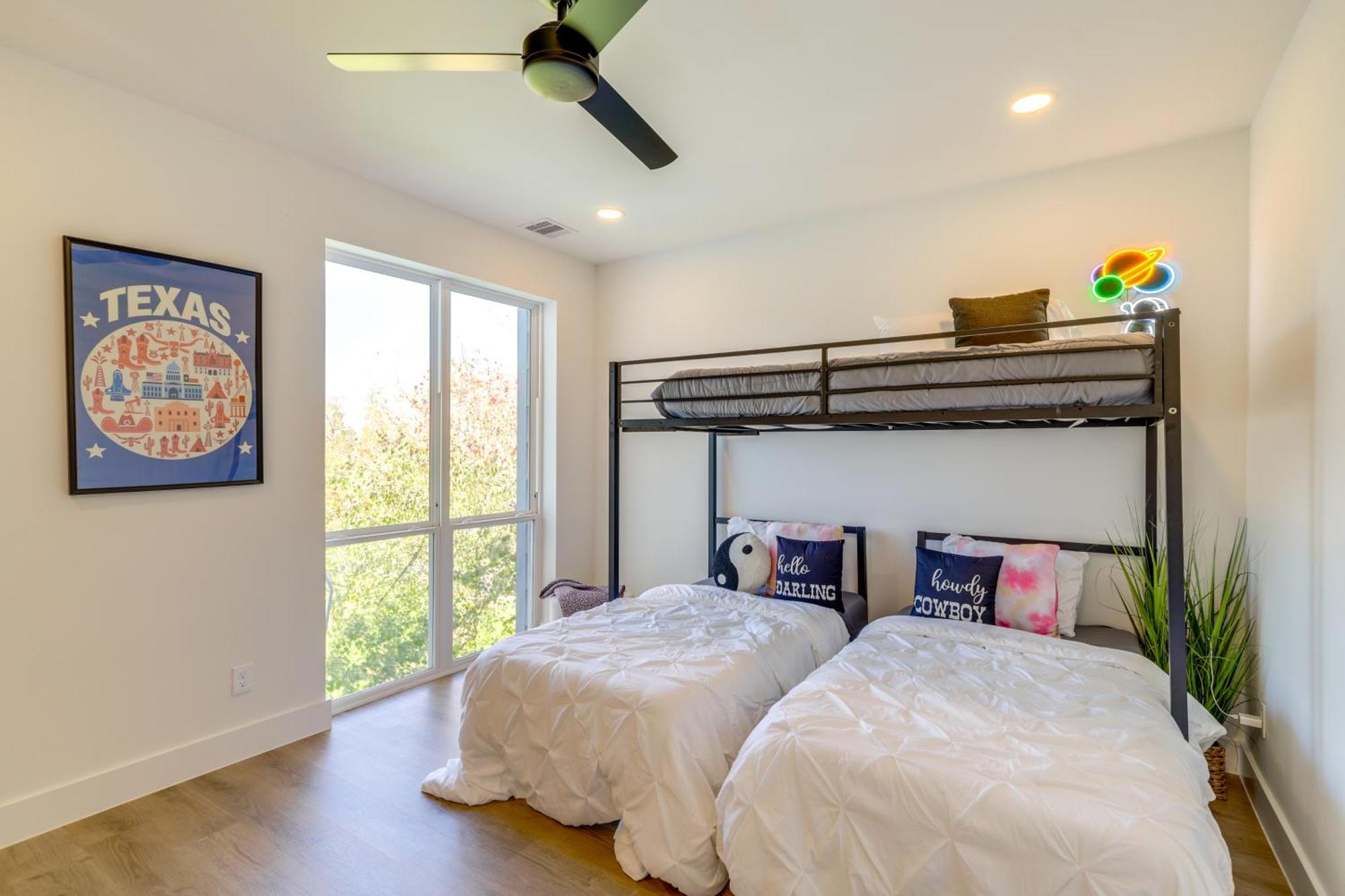 3 Mi To Dtwn Modern Townhome With Yard In Holiday home *