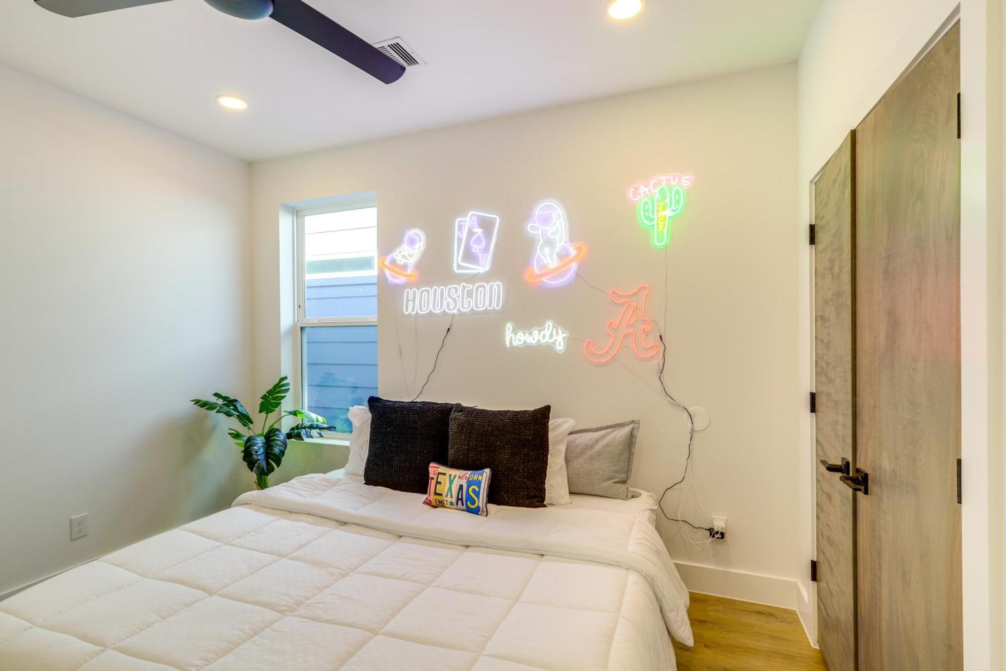 Holiday home 3 Mi To Dtwn Modern Townhome With Yard In Houston