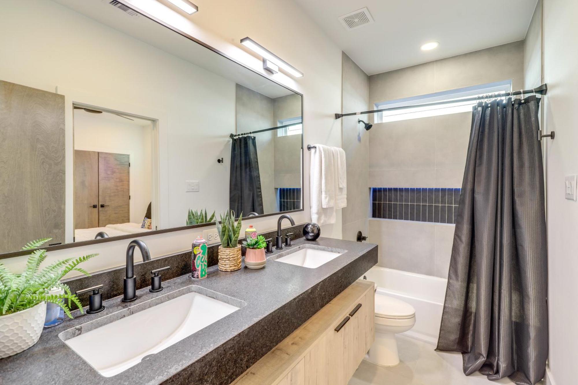 3 Mi To Dtwn Modern Townhome With Yard In * Houston