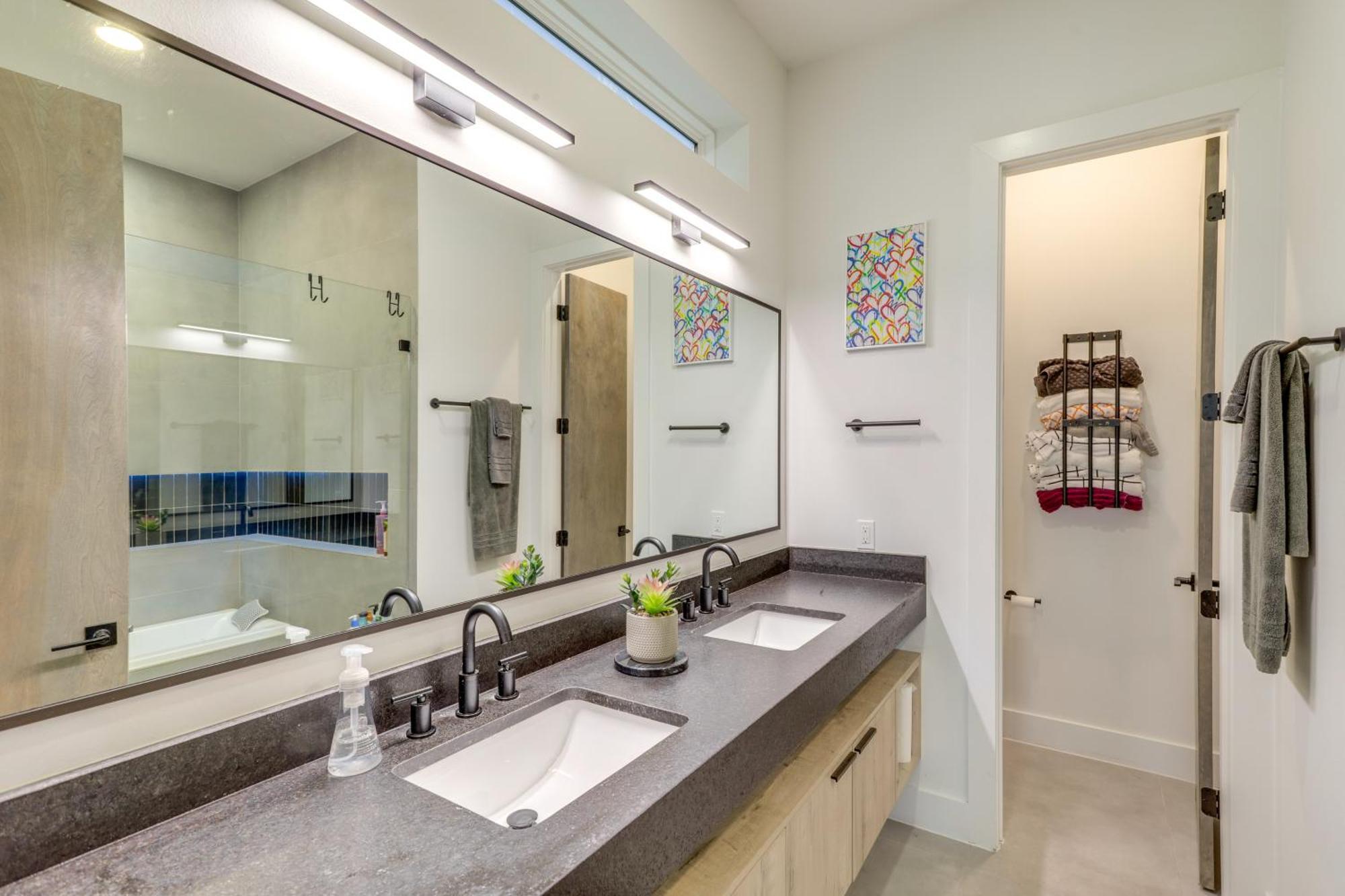 3 Mi To Dtwn Modern Townhome With Yard In Holiday home *