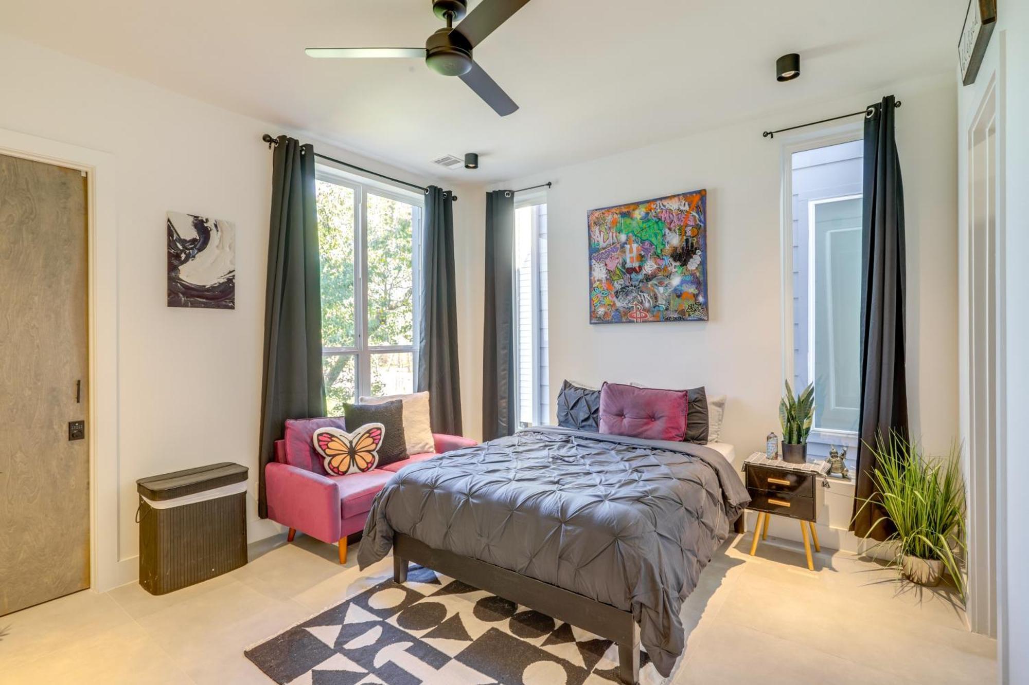 3 Mi To Dtwn Modern Townhome With Yard In Holiday home Houston