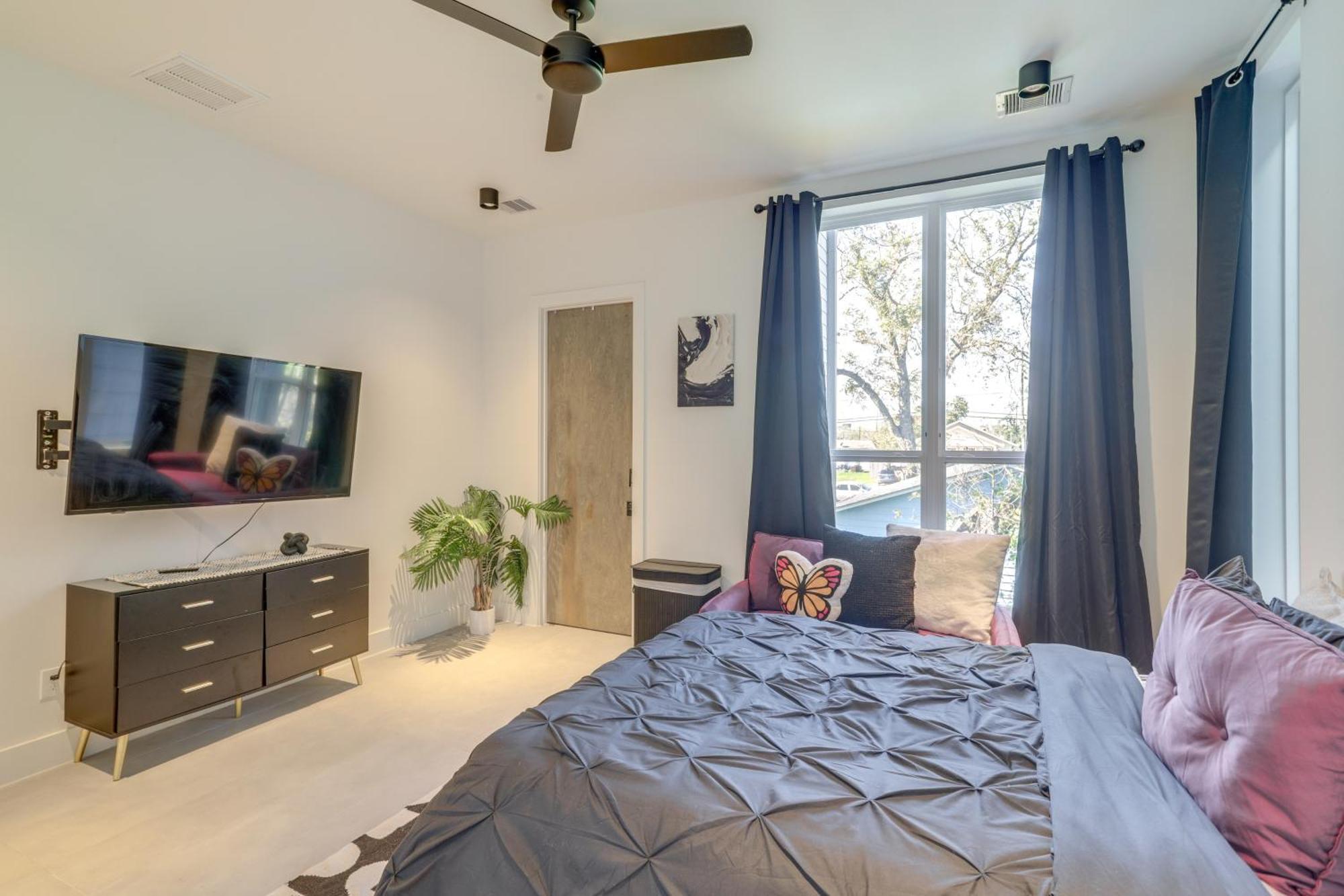 Holiday home 3 Mi To Dtwn Modern Townhome With Yard In Houston