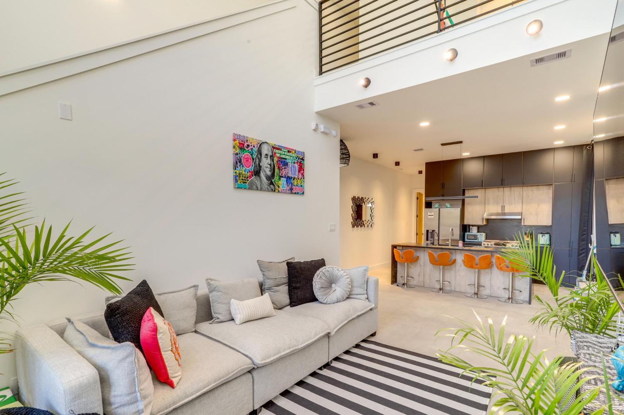 3 Mi To Dtwn Modern Townhome With Yard In Houston