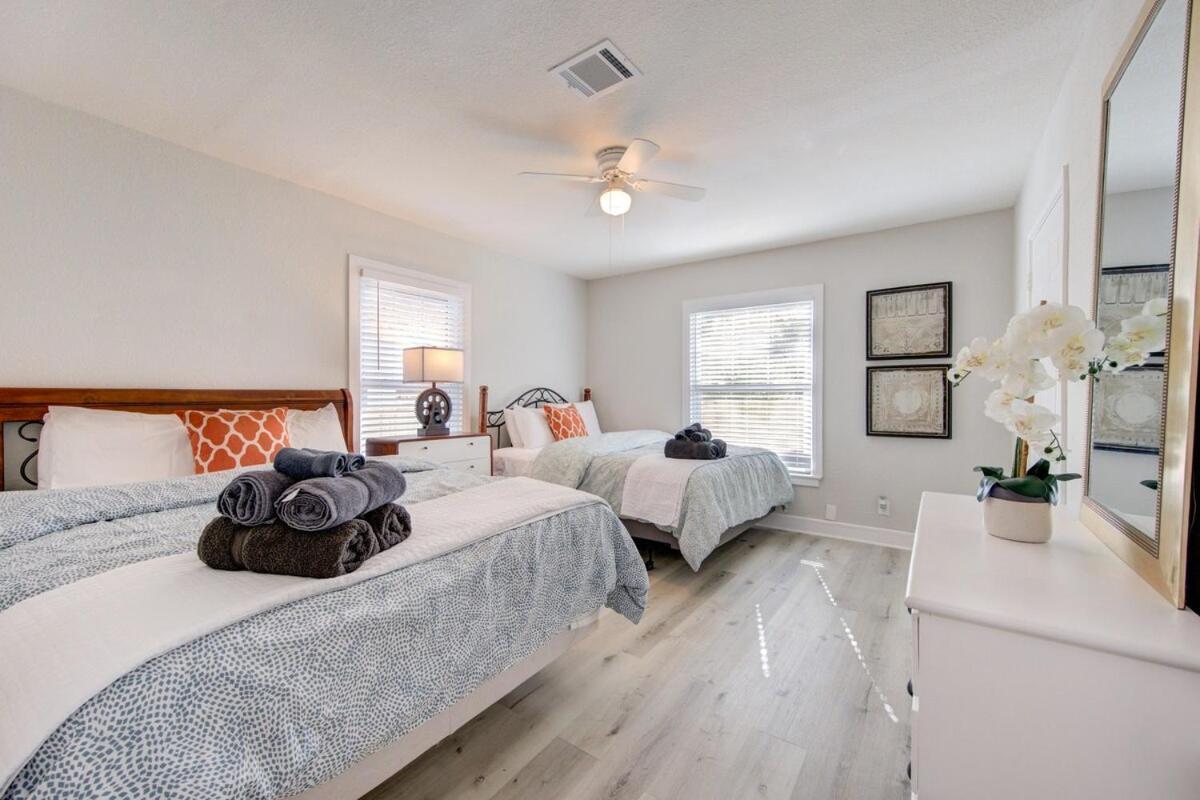 Holiday home Warm & Spacious 3br Centrally Located Near Nrg *