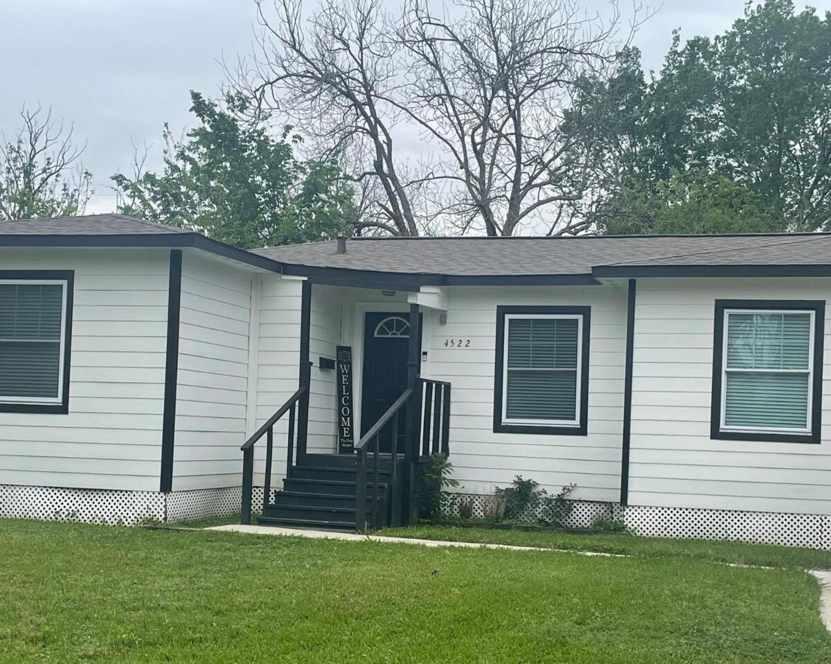 Holiday home Warm & Spacious 3br Centrally Located Near Nrg Houston