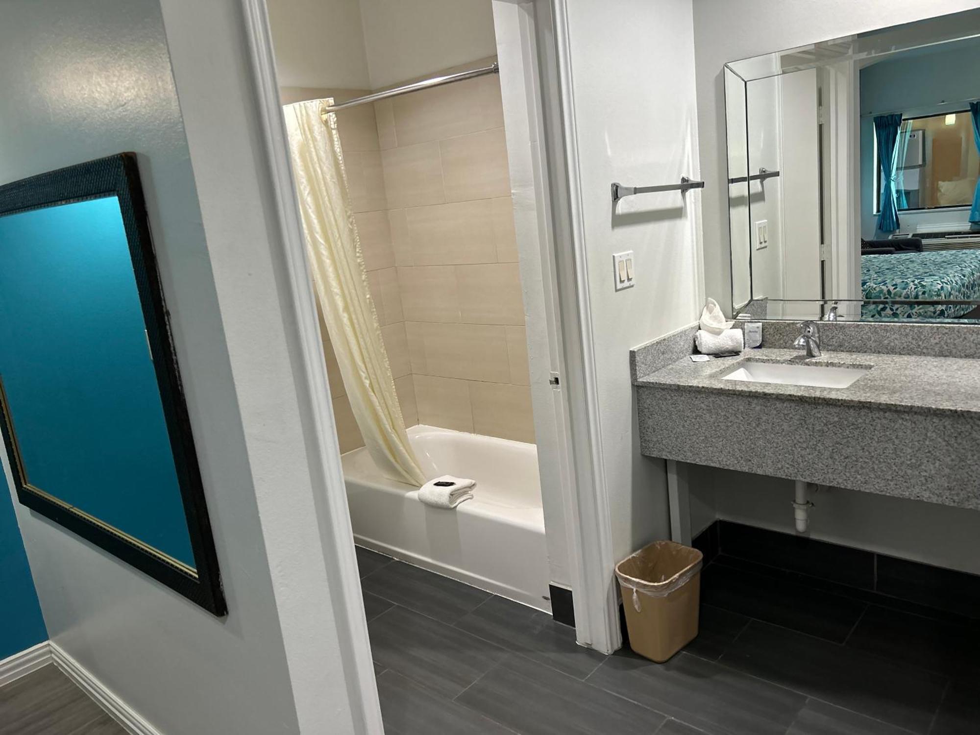 Hotel Regency & Houston