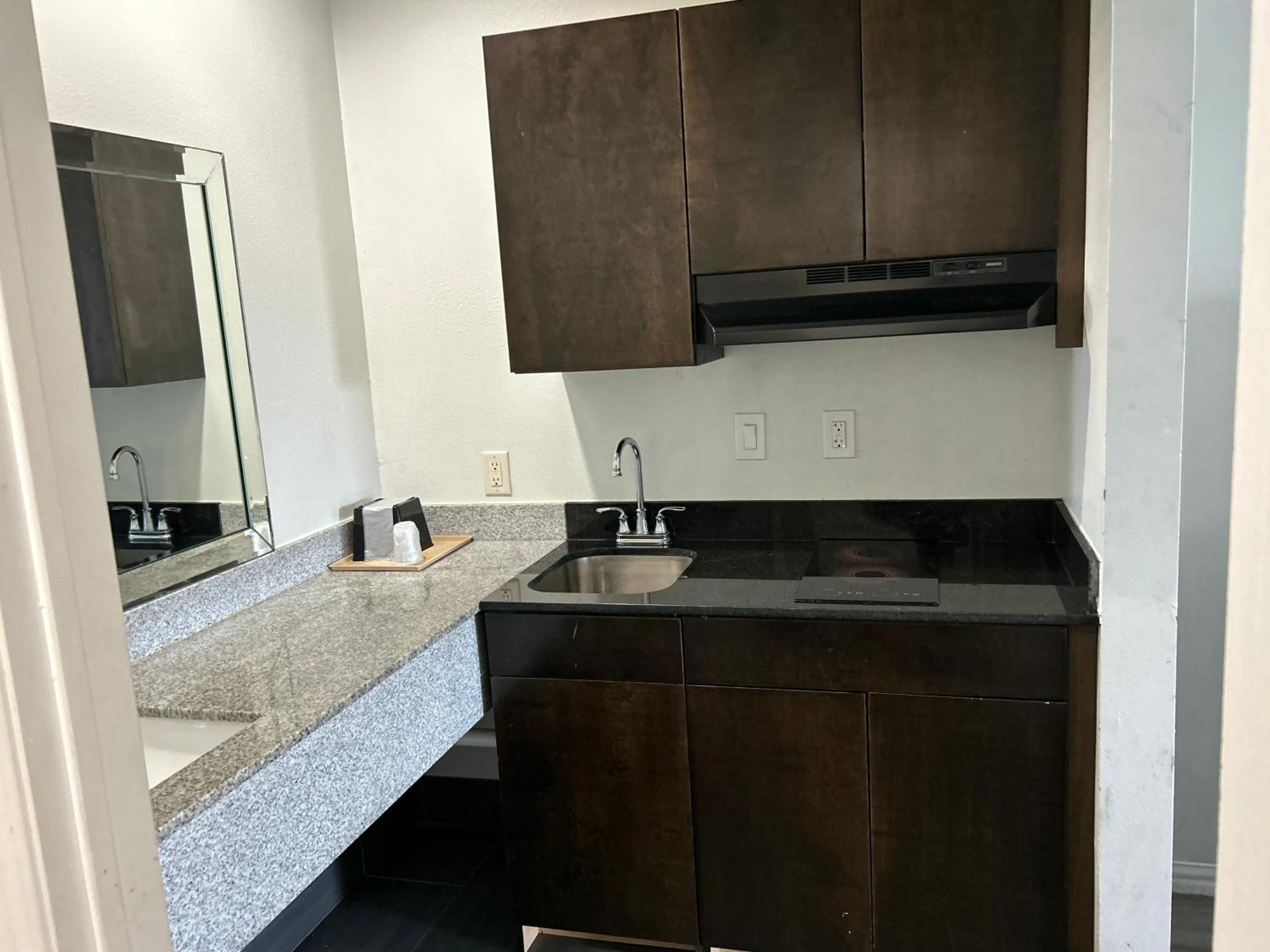 Regency & Hotel Houston
