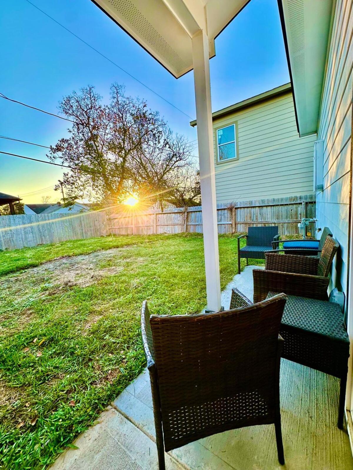New Build! 3bed Med Center - 10 Min To Downtown