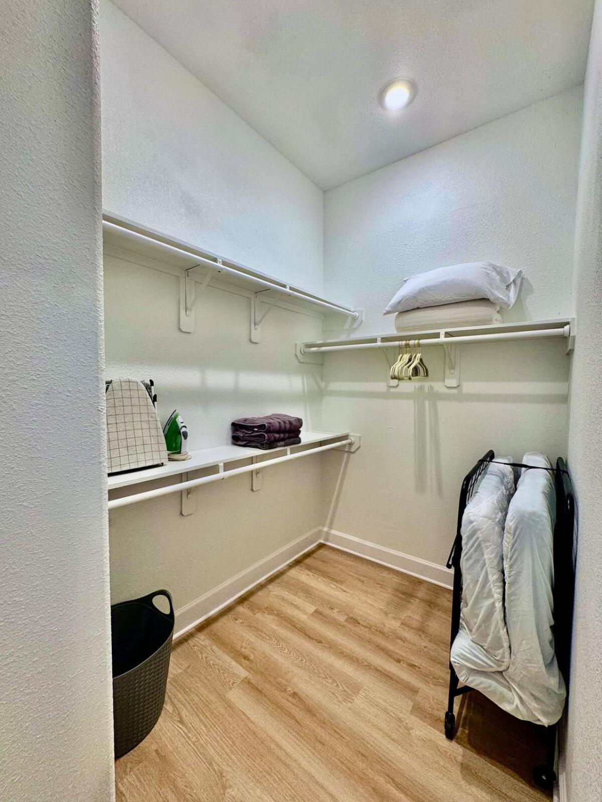 New Build! 3bed Med Center - 10 Min To Downtown