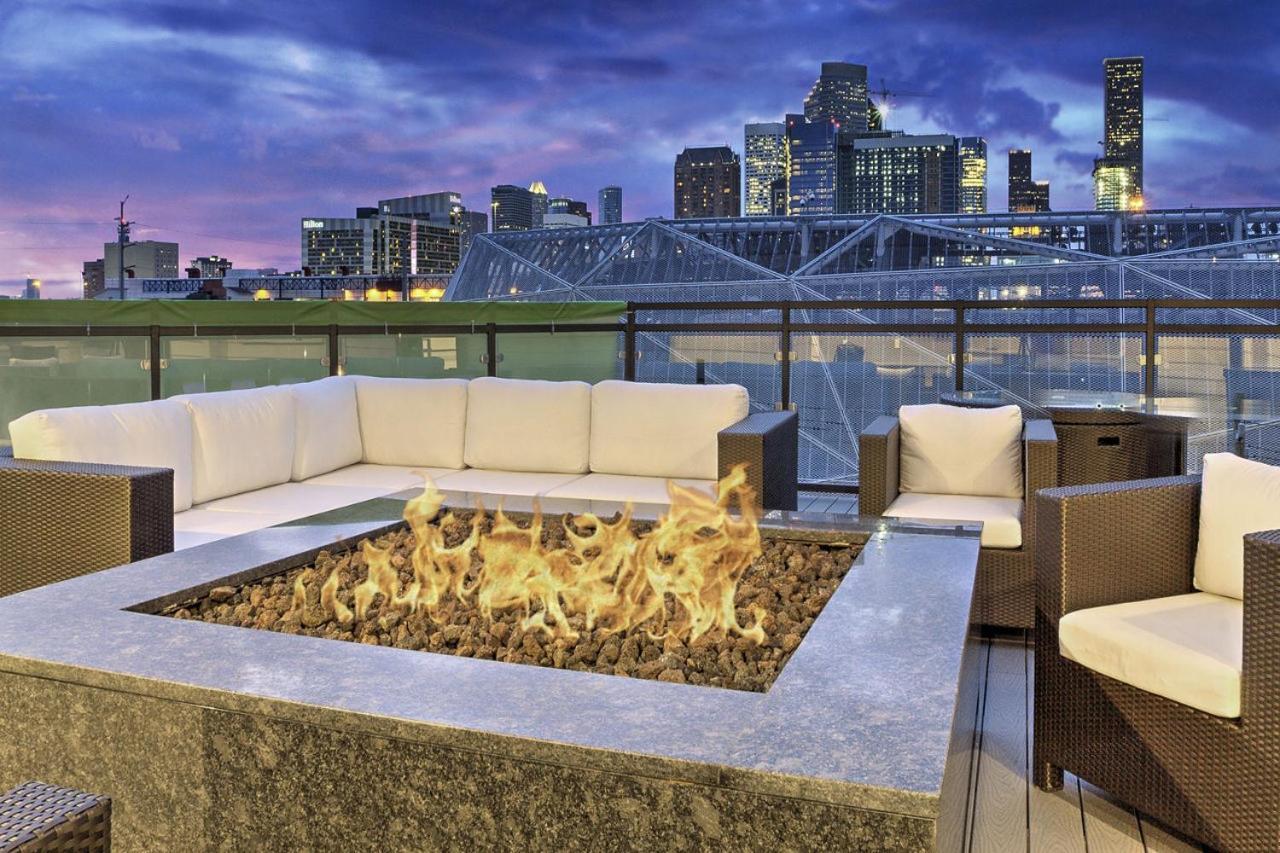 U3 Penthouse Houstonw Car Astros W Skyline-view *
