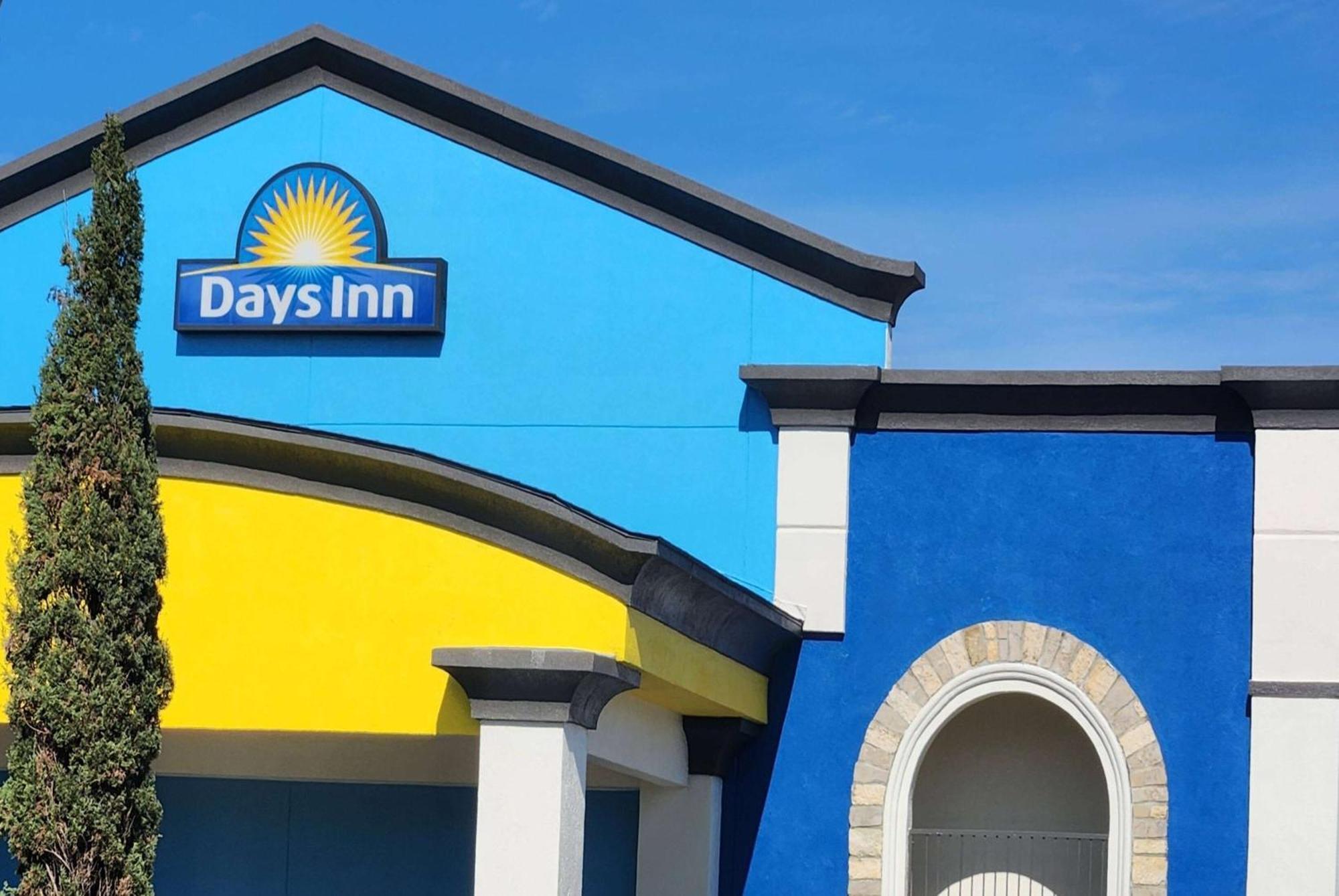 Days By Wyndham East 2*