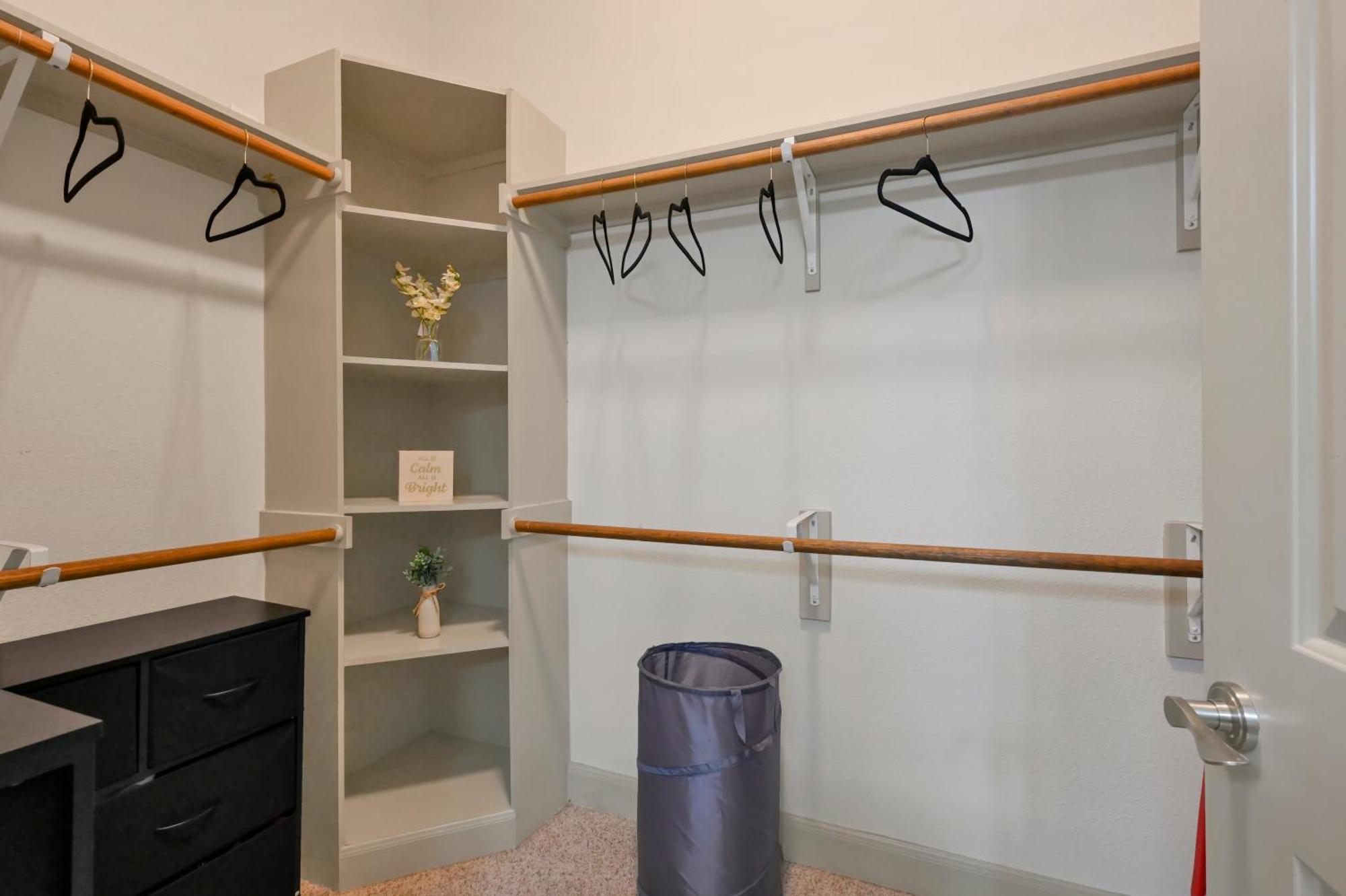 - Walk To Nrg Stadium, Relax By The Pool, And More! Apartment