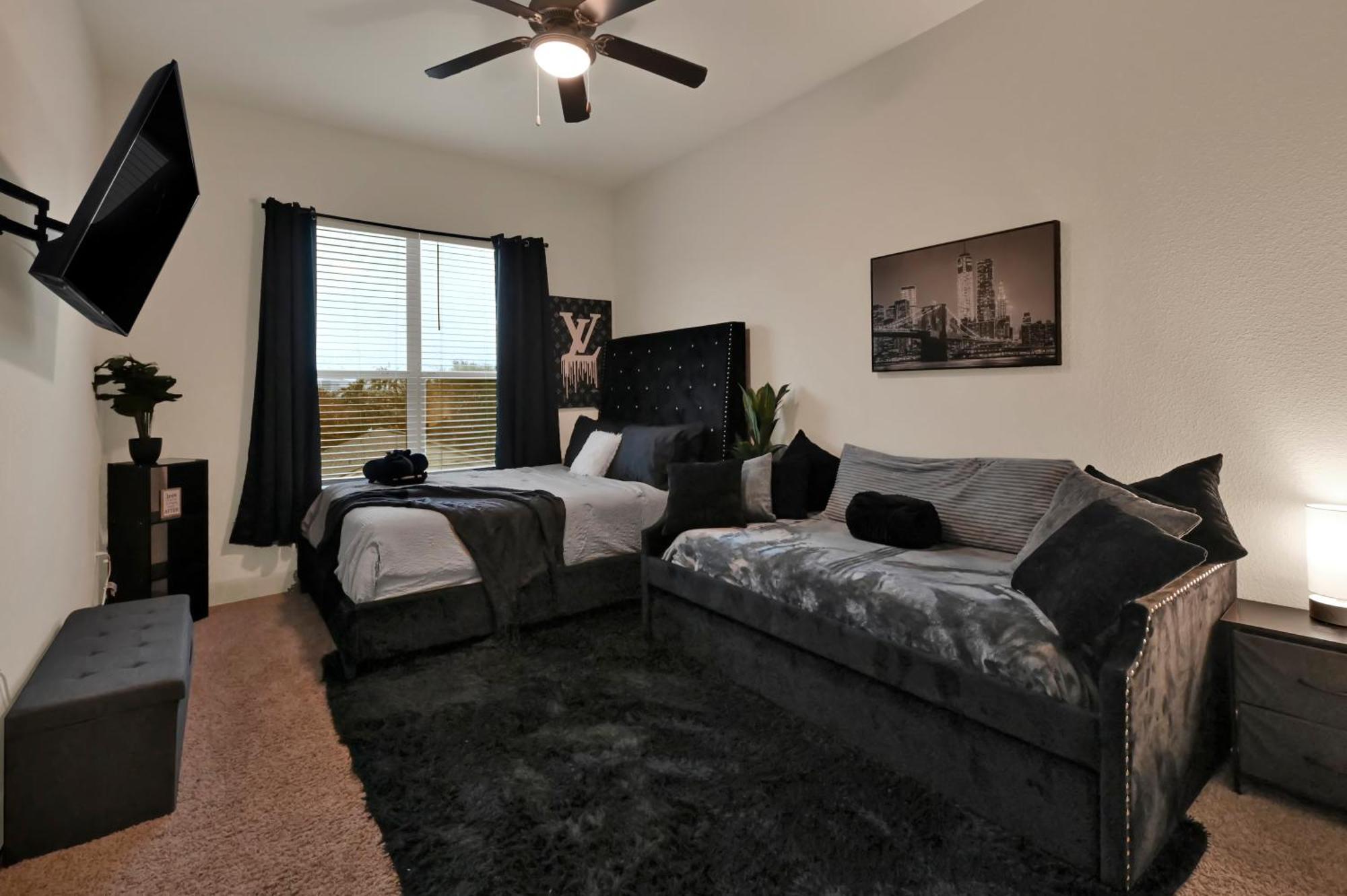 - Walk To Nrg Stadium, Relax By The Pool, And More! Houston