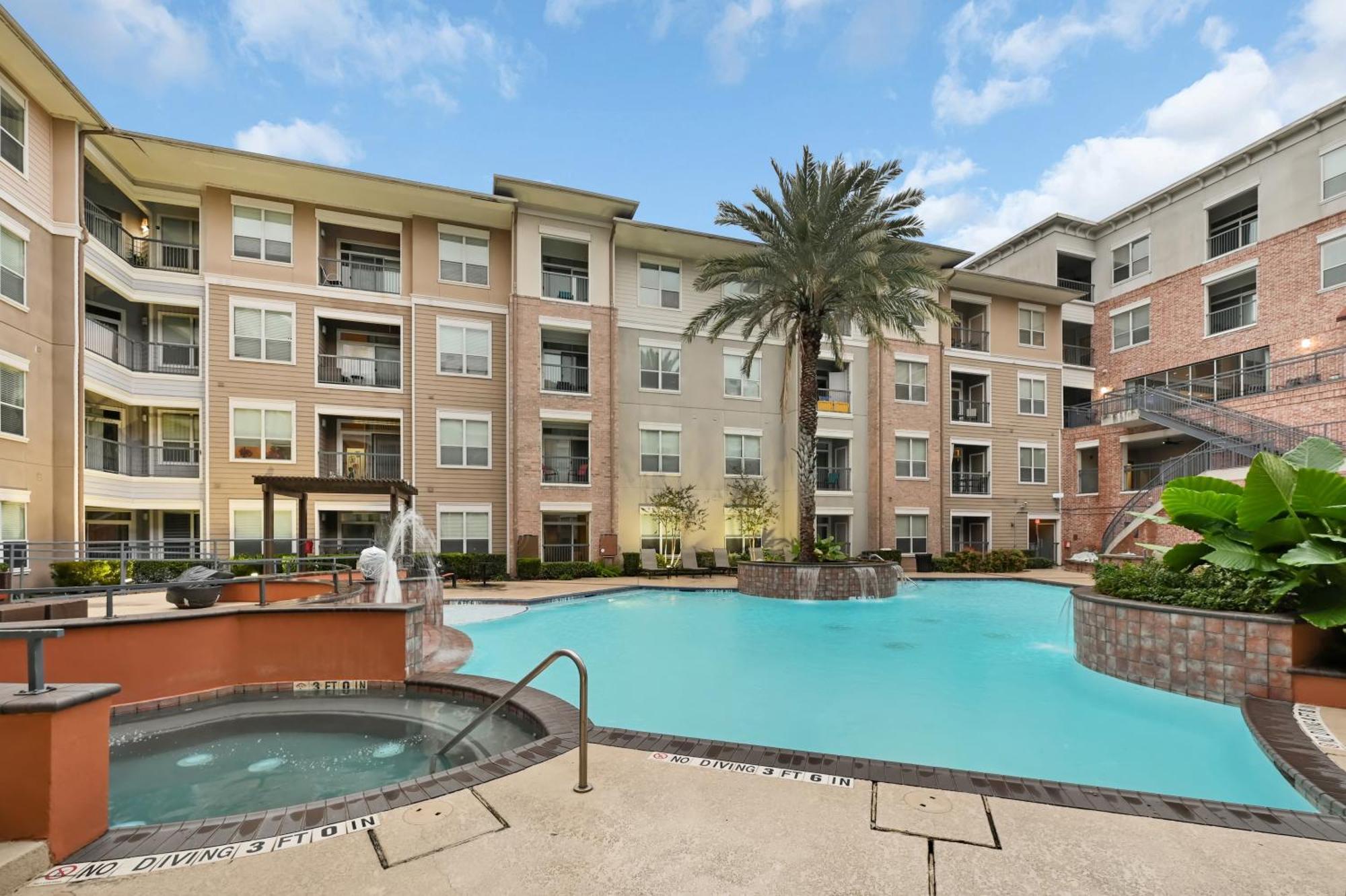 Apartment - Walk To Nrg Stadium, Relax By The Pool, And More!