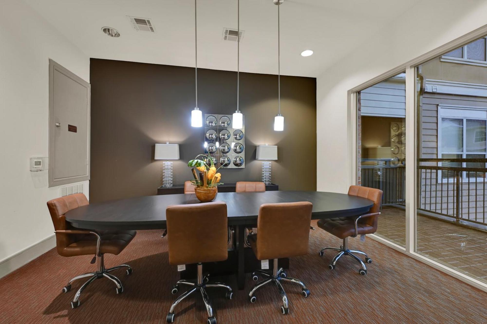 Apartment - Walk To Nrg Stadium, Relax By The Pool, And More!