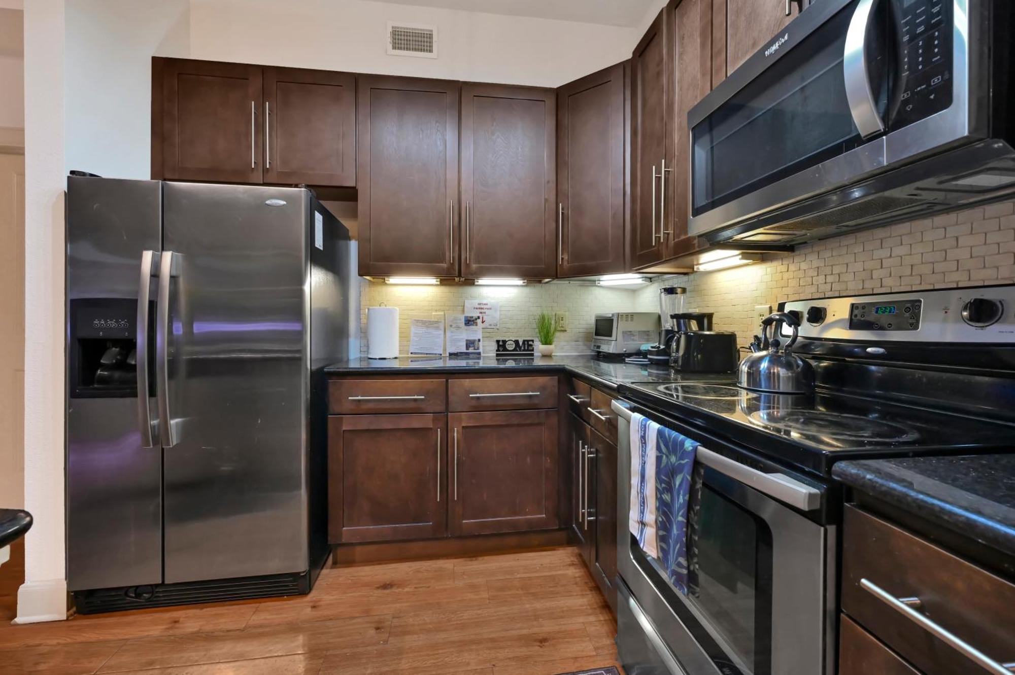 - Walk To Nrg Stadium, Relax By The Pool, And More! Apartment *