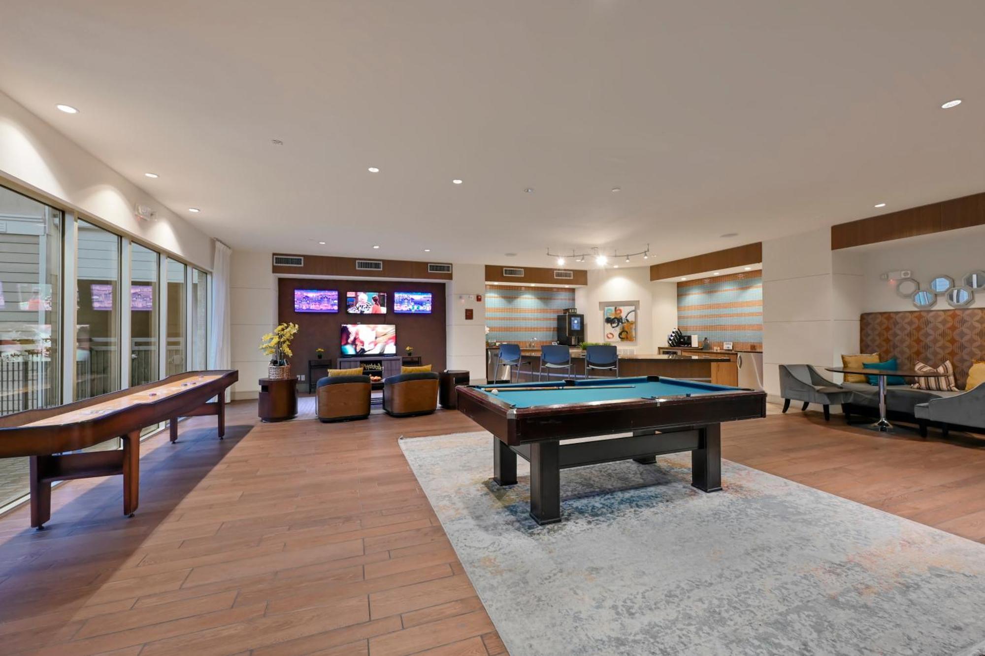 Apartment - Walk To Nrg Stadium, Relax By The Pool, And More! Houston
