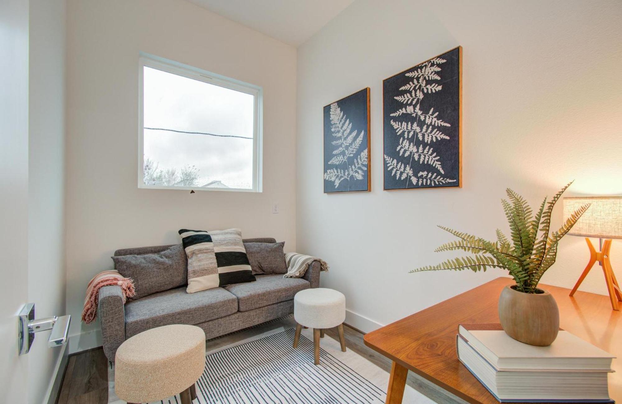 Eco-chic Modern, King Bed, 3br, 10 Min To Nrg, Dntwn & Med Center, Inquire For Dscnt