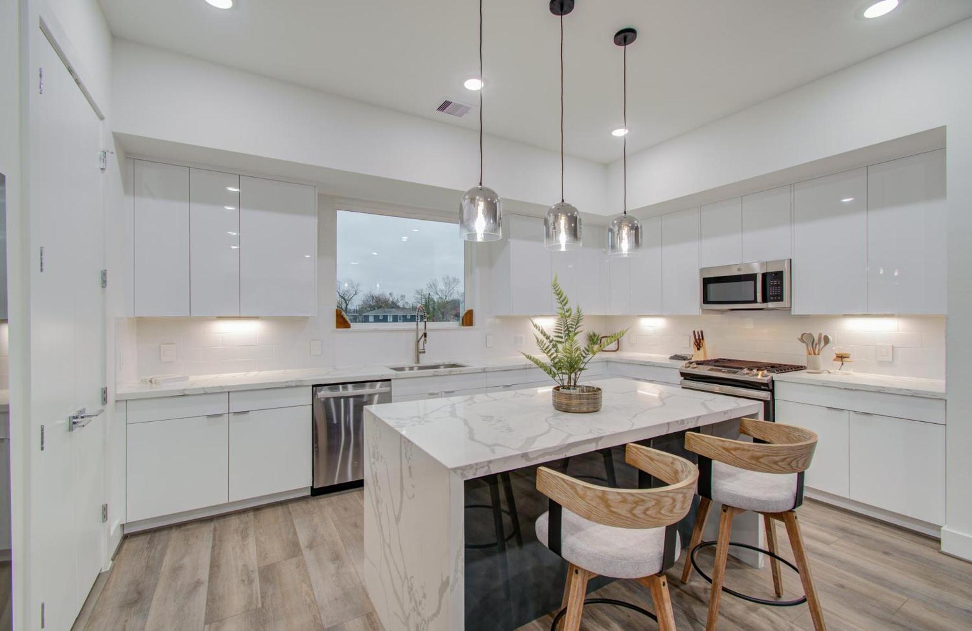 Holiday home Eco-chic Modern, King Bed, 3br, 10 Min To Nrg, Dntwn & Med Center, Inquire For Dscnt Houston