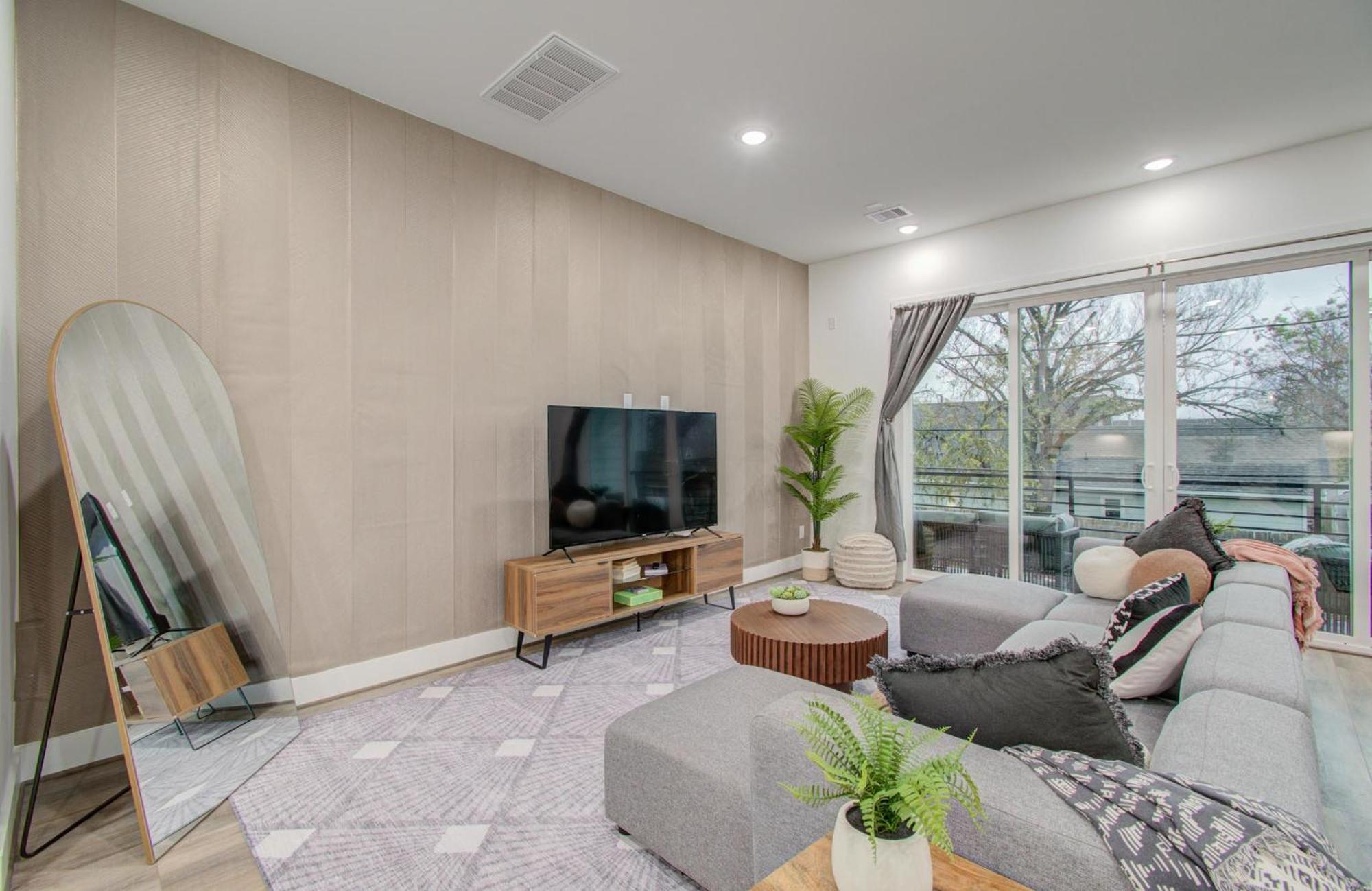 Eco-chic Modern, King Bed, 3br, 10 Min To Nrg, Dntwn & Med Center, Inquire For Dscnt