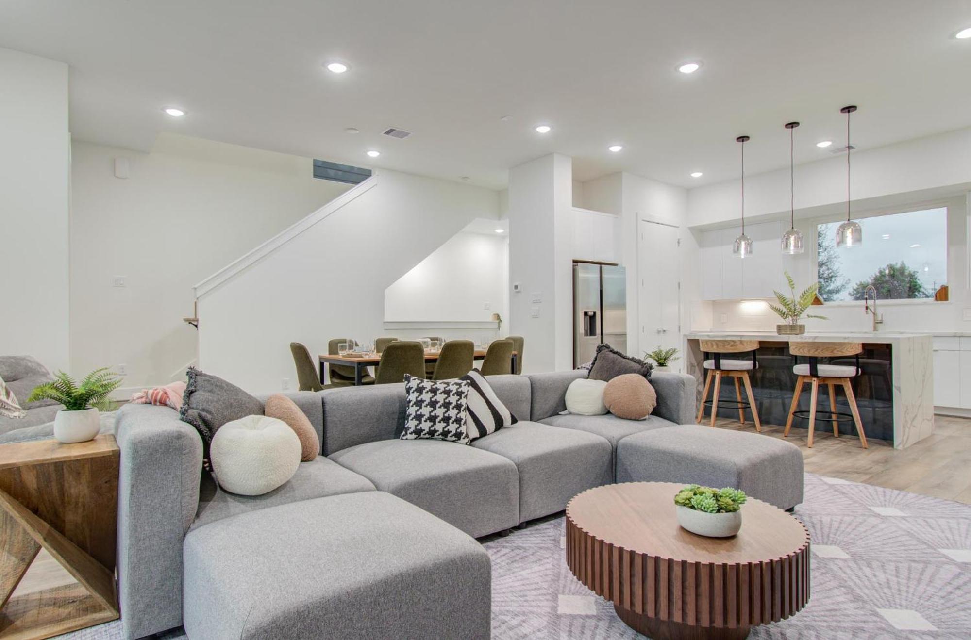 Eco-chic Modern, King Bed, 3br, 10 Min To Nrg, Dntwn & Med Center, Inquire For Dscnt *