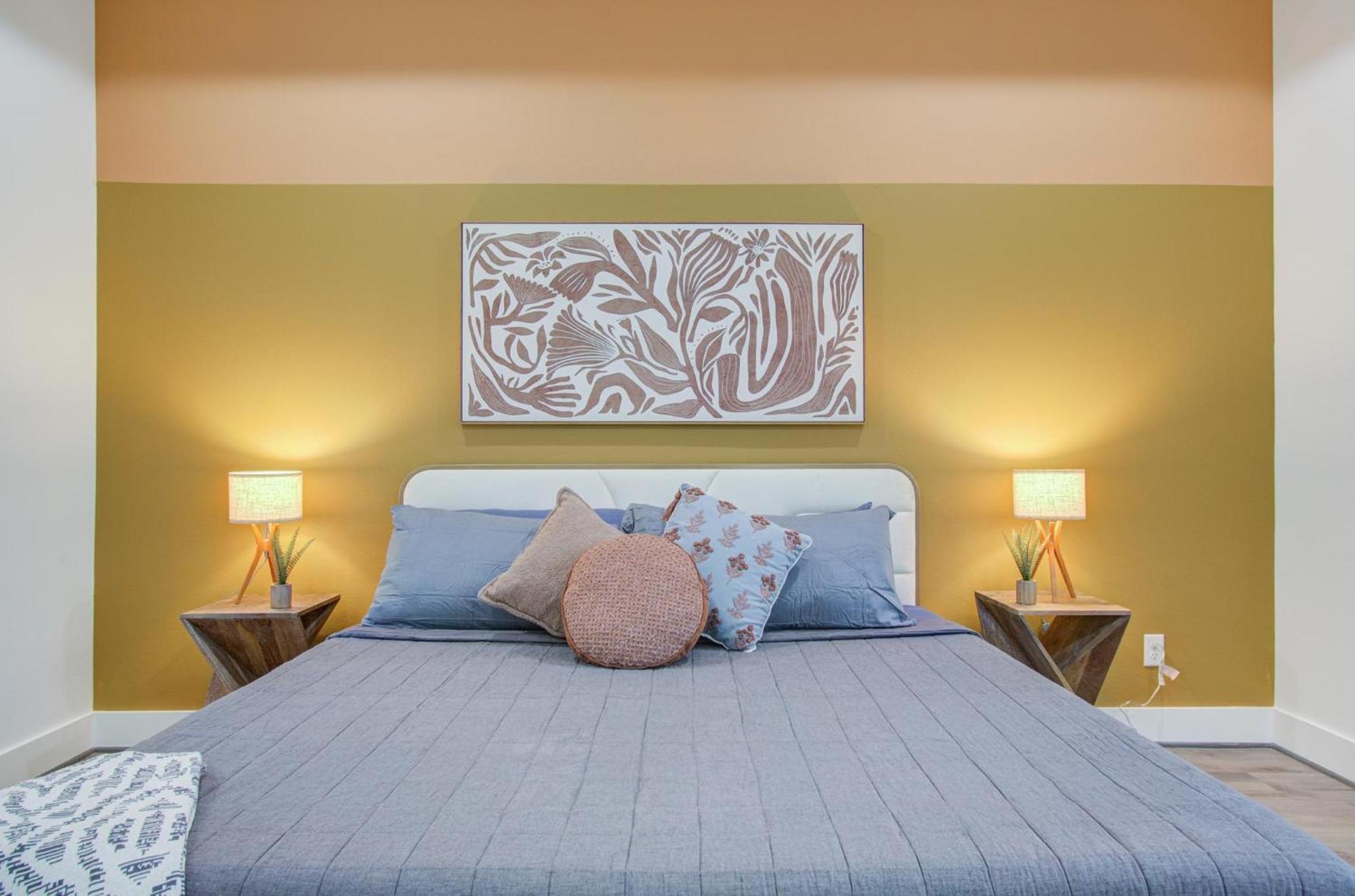 Holiday home Eco-chic Modern, King Bed, 3br, 10 Min To Nrg, Dntwn & Med Center, Inquire For Dscnt Houston