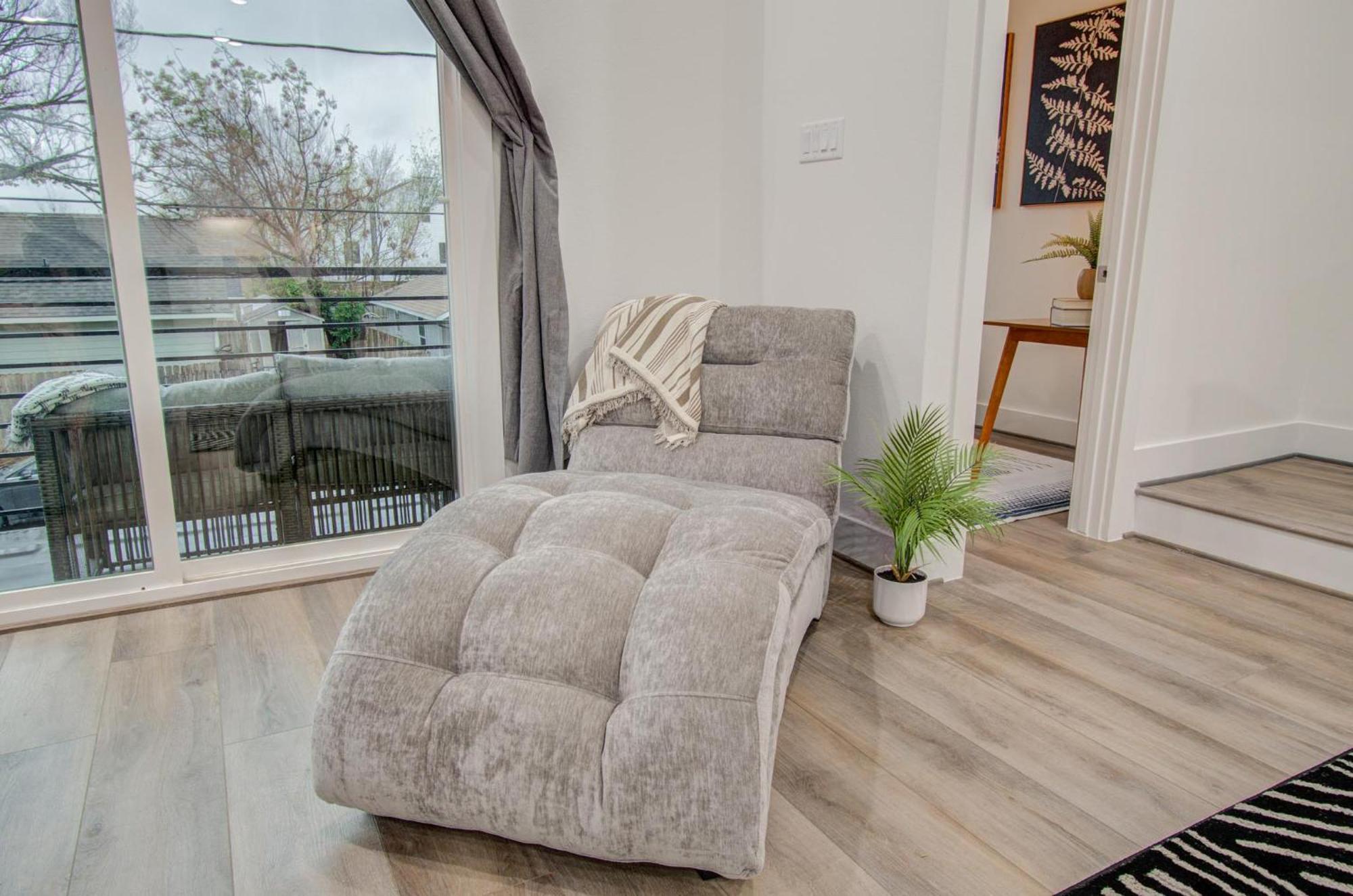 Eco-chic Modern, King Bed, 3br, 10 Min To Nrg, Dntwn & Med Center, Inquire For Dscnt * Houston
