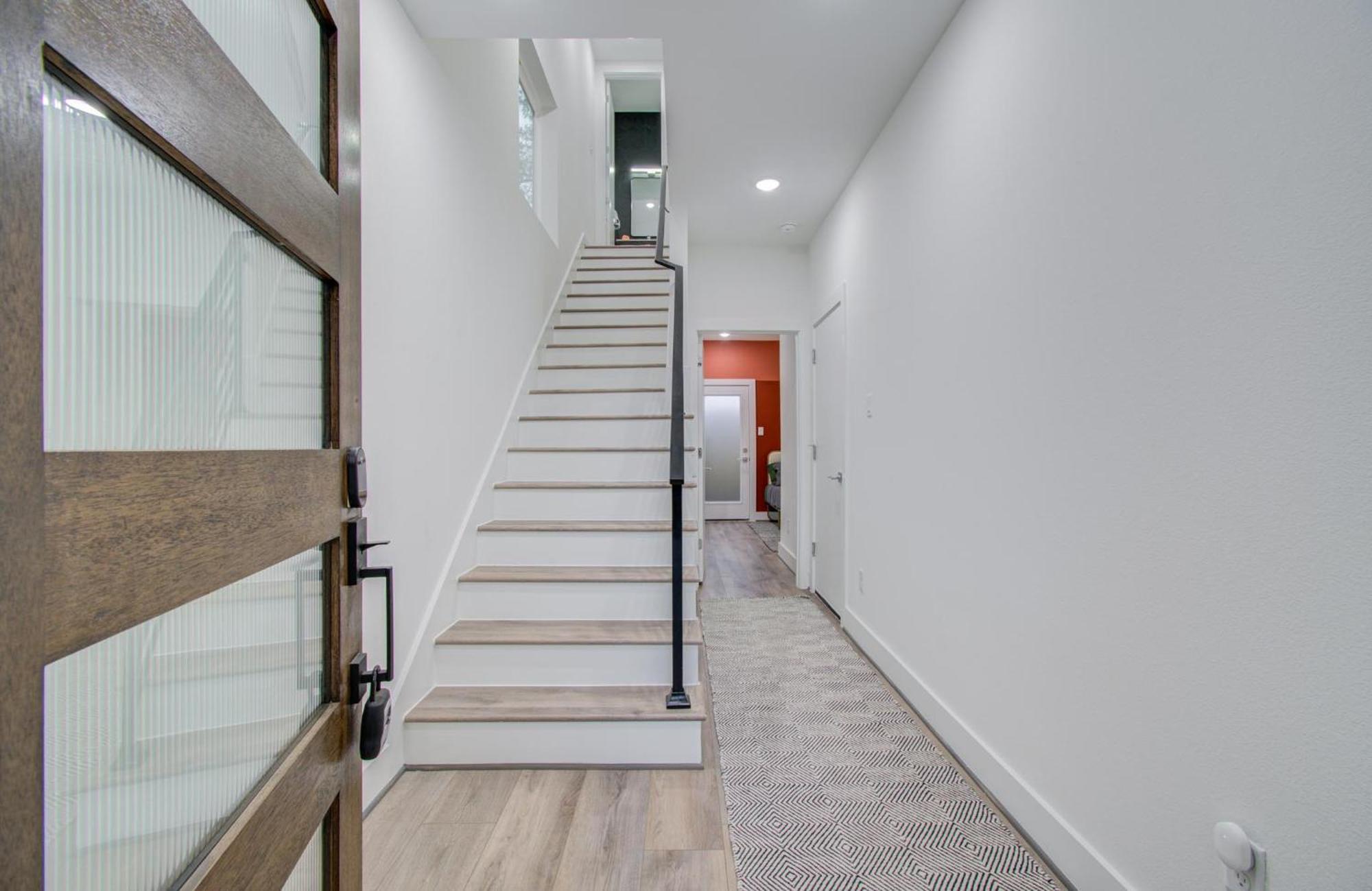 Eco-chic Modern, King Bed, 3br, 10 Min To Nrg, Dntwn & Med Center, Inquire For Dscnt *