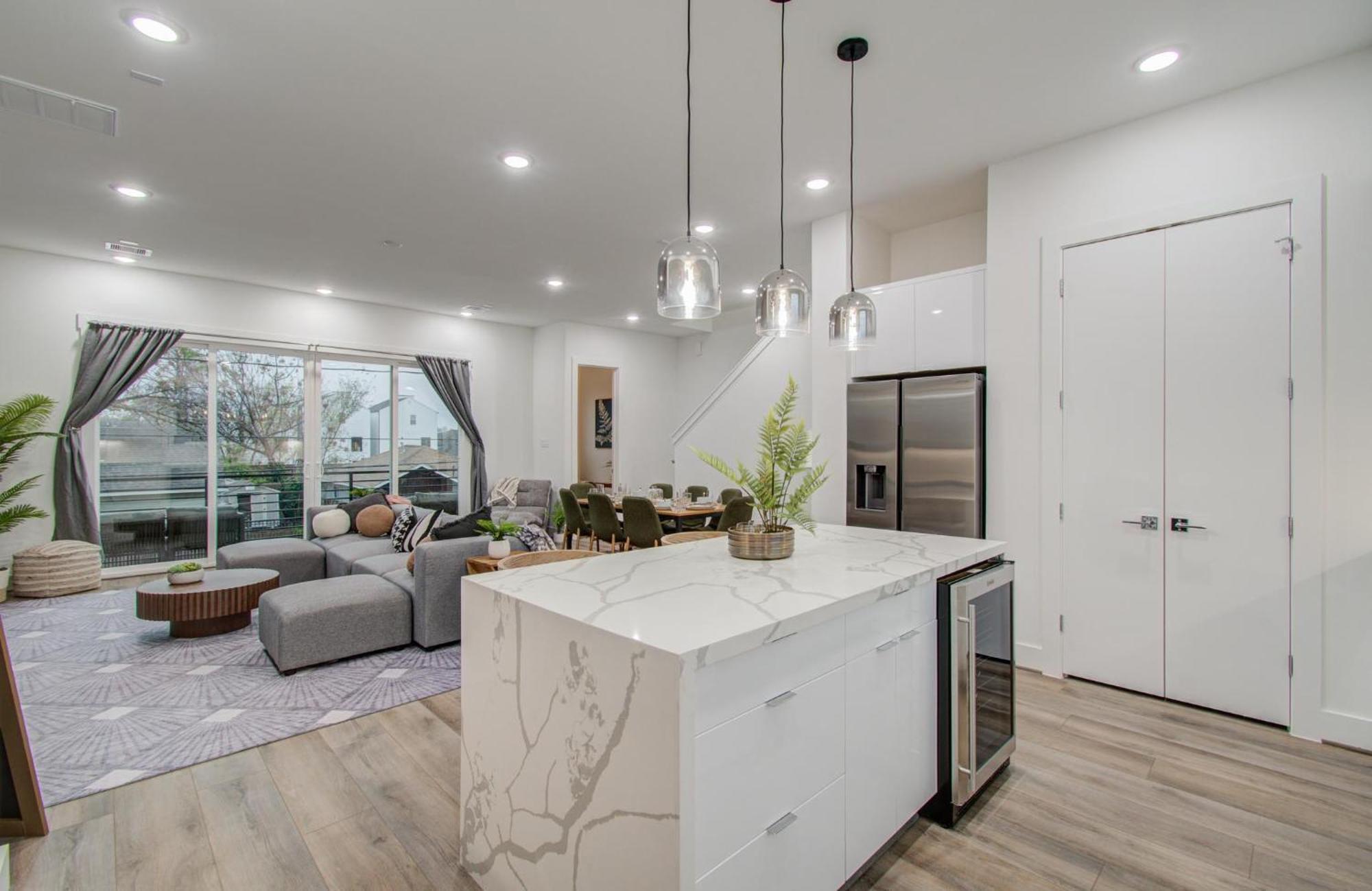 Eco-chic Modern, King Bed, 3br, 10 Min To Nrg, Dntwn & Med Center, Inquire For Dscnt Houston