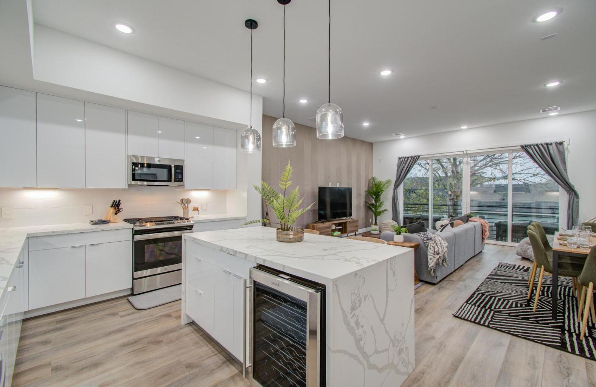Eco-chic Modern, King Bed, 3br, 10 Min To Nrg, Dntwn & Med Center, Inquire For Dscnt * Houston