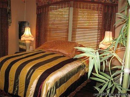 Robin's Nest Bed & Breakfast Houston