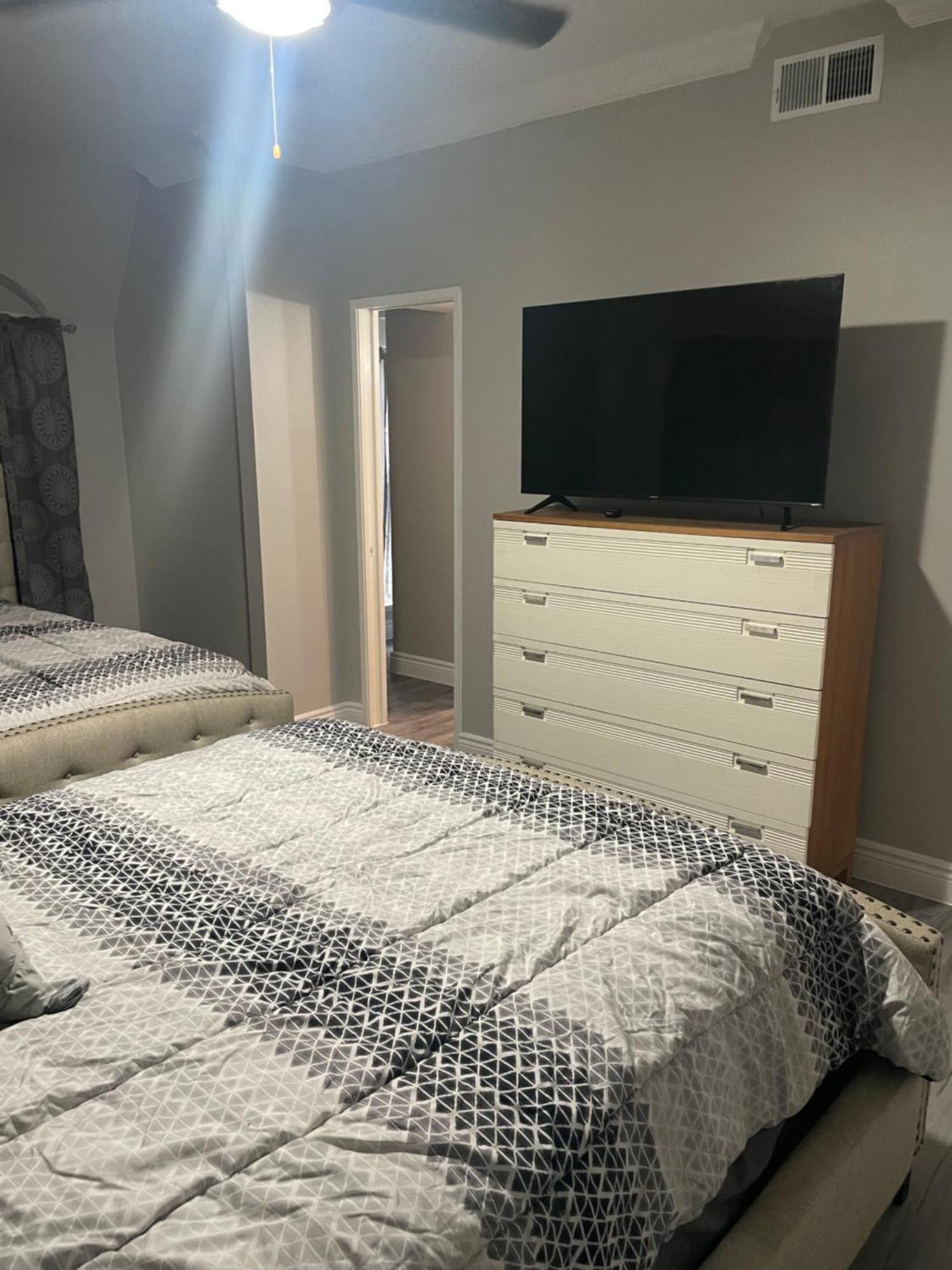 Apartment Huge One Bedroom With 2 Queen Size Beds