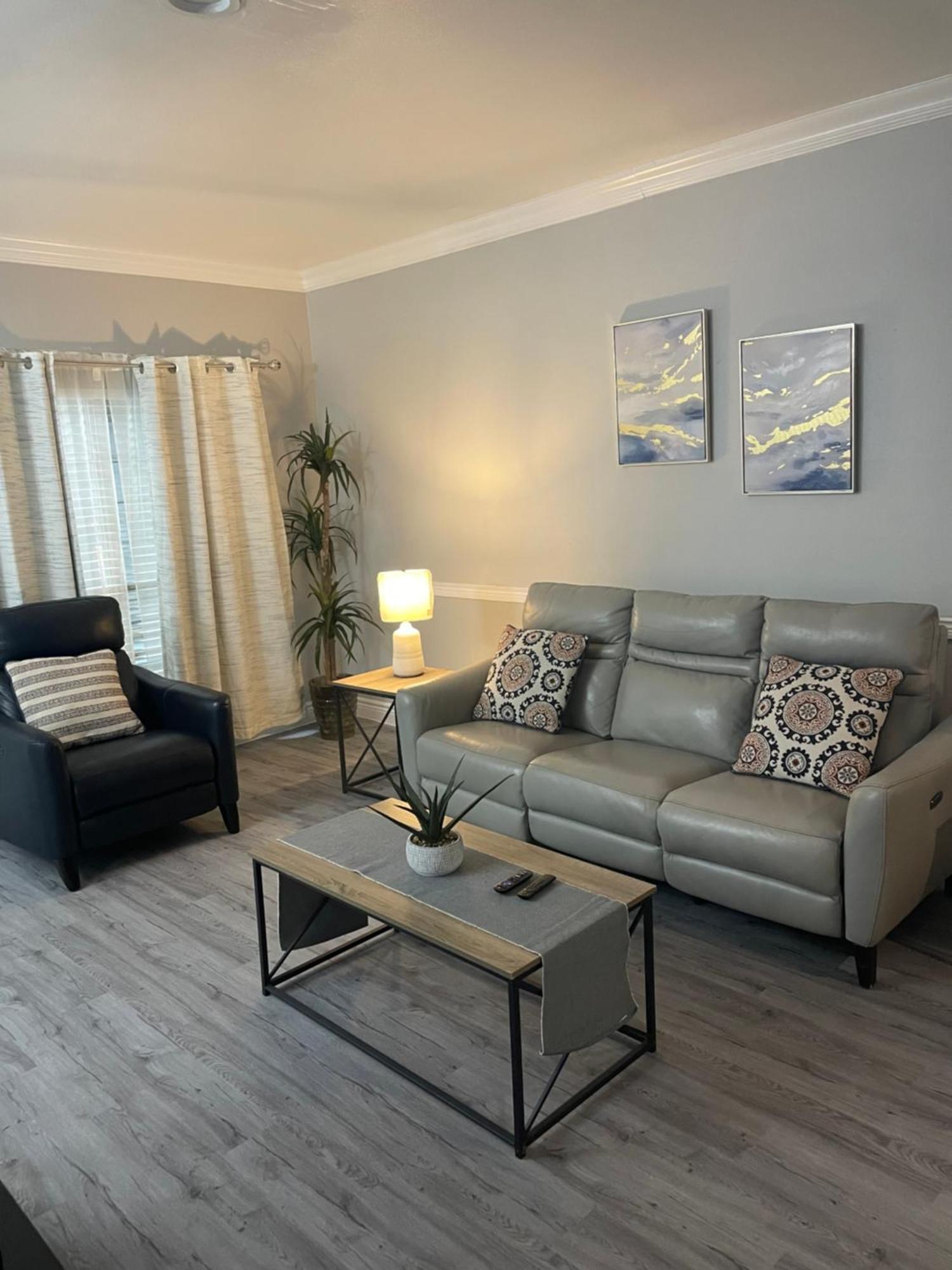 Apartment Huge One Bedroom With 2 Queen Size Beds