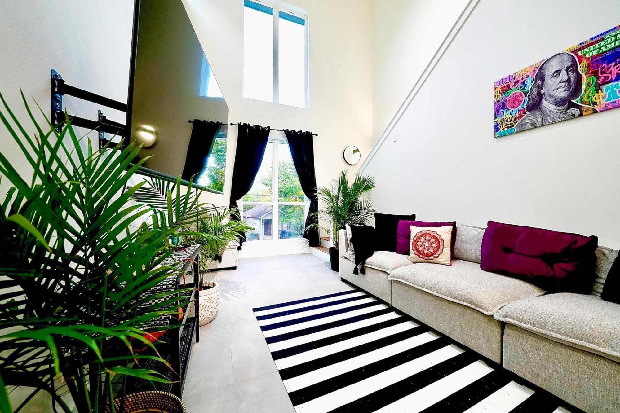 Holiday home 3 Mi To Dtwn Modern Townhome With Yard In Houston