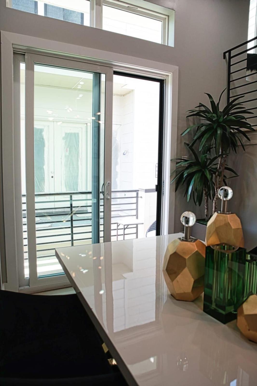 Luxury With Rooftop *