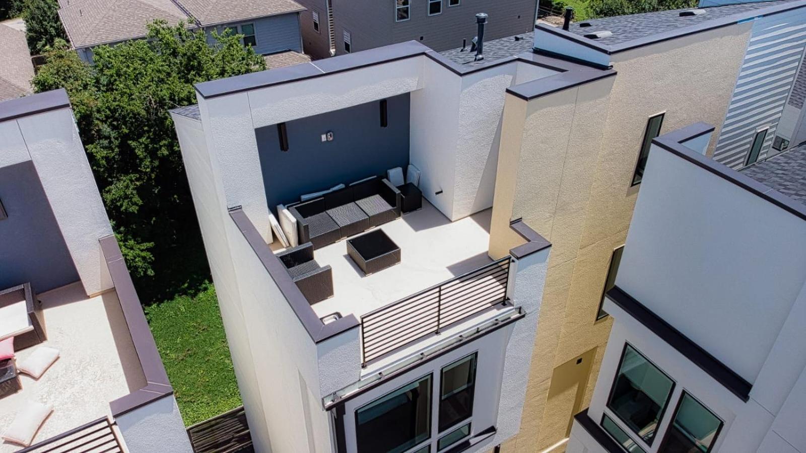 Luxury With Rooftop Holiday home Houston