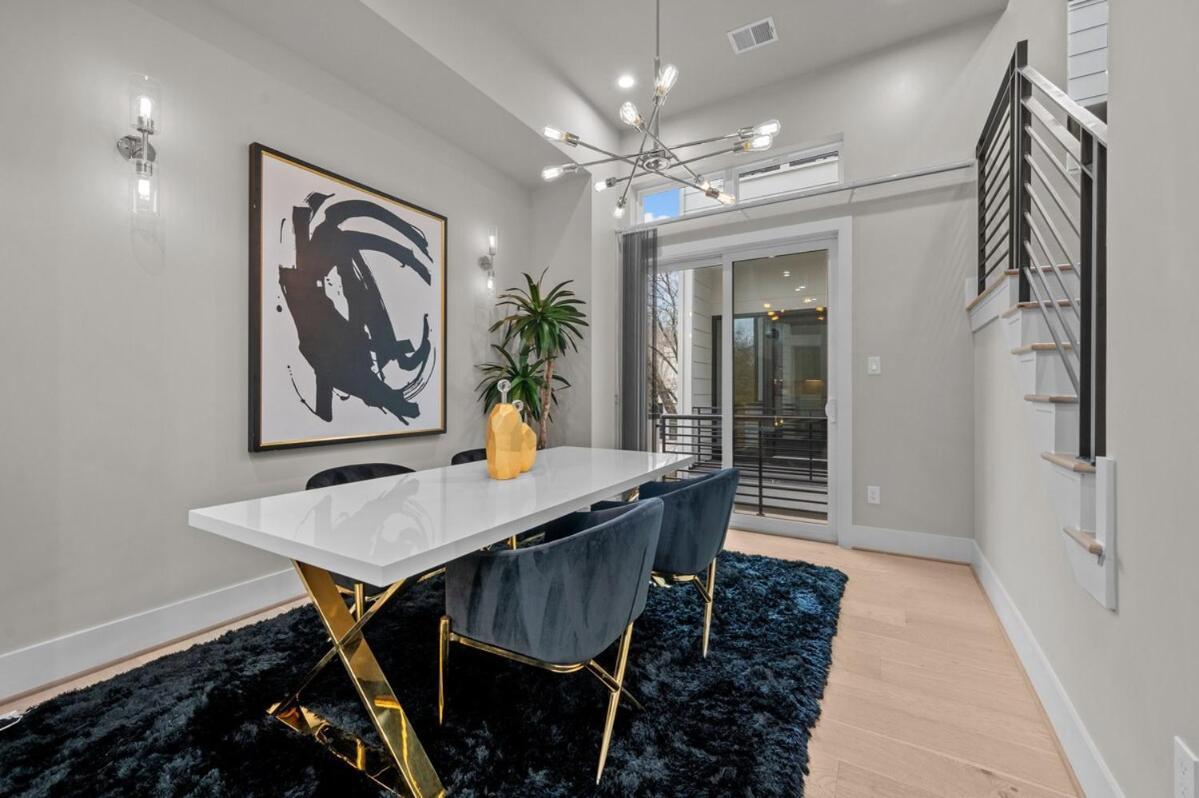 Luxury With Rooftop Holiday home Houston