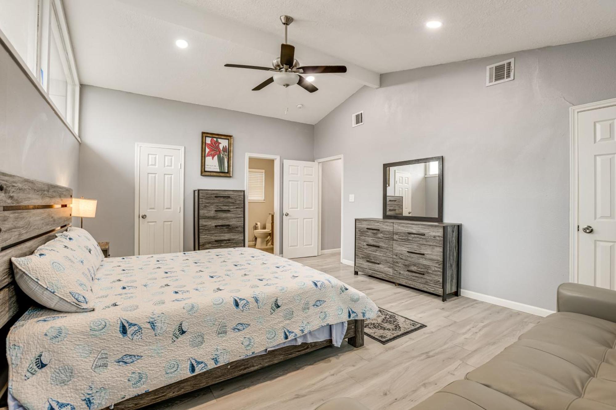 10 Mi To Dtwn Spacious Retreat In Houston! Holiday home