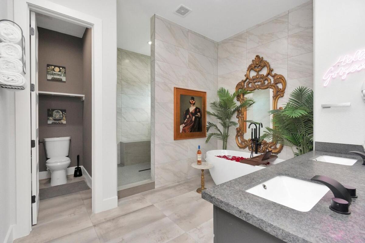 Holiday home Houston's Downtown Bloom House - Spacious Floral Escape For Groups