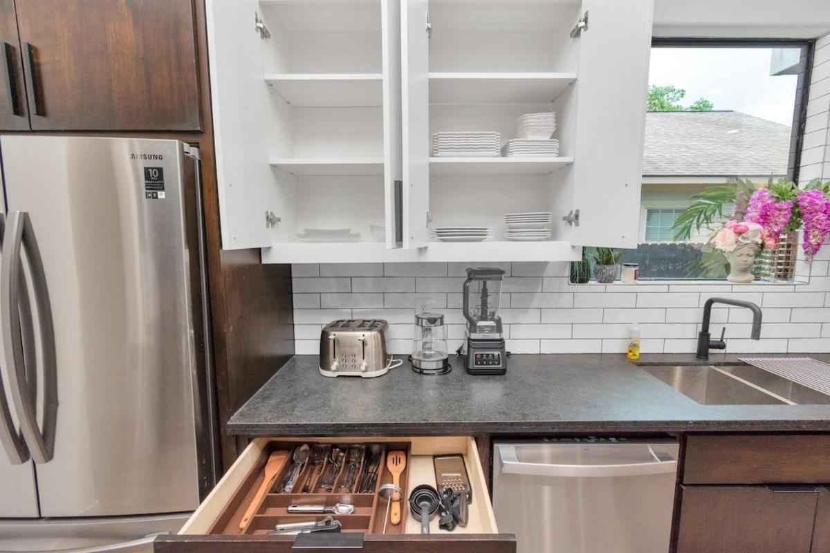 Houston's Downtown Bloom House - Spacious Floral Escape For Groups Holiday home Houston