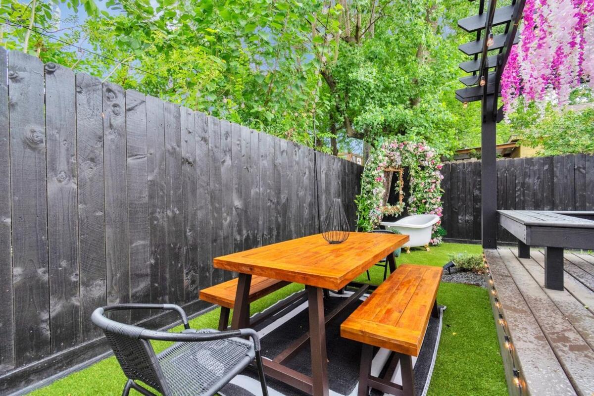 Houston's Downtown Bloom House - Spacious Floral Escape For Groups