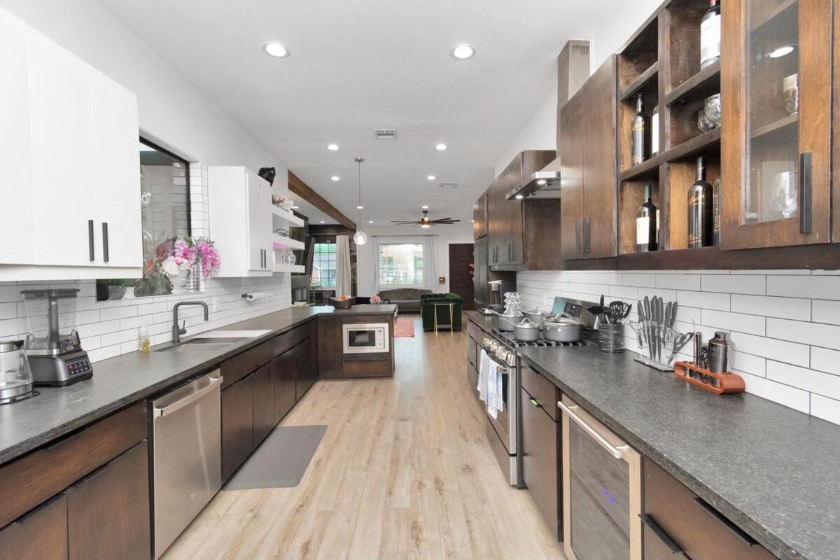 Houston's Downtown Bloom House - Spacious Floral Escape For Groups *