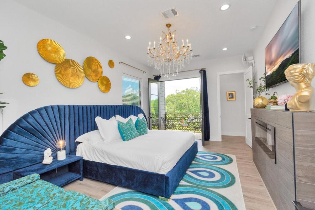 Houston's Downtown Bloom House - Spacious Floral Escape For Groups Holiday home