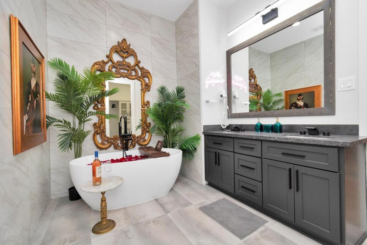 Holiday home Houston's Downtown Bloom House - Spacious Floral Escape For Groups