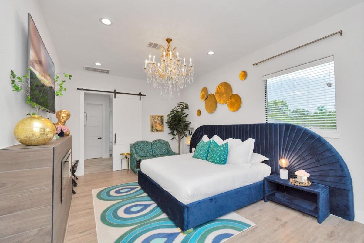 Holiday home Houston's Downtown Bloom House - Spacious Floral Escape For Groups *