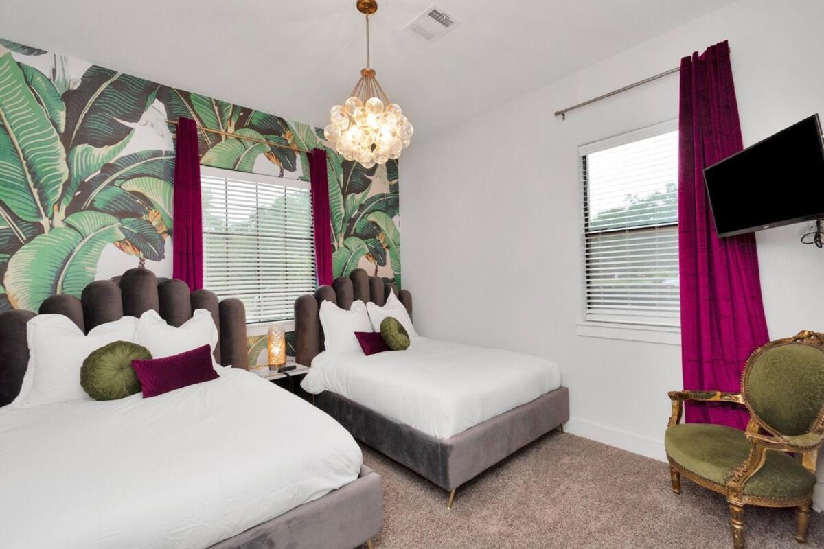 Holiday home Houston's Downtown Bloom House - Spacious Floral Escape For Groups