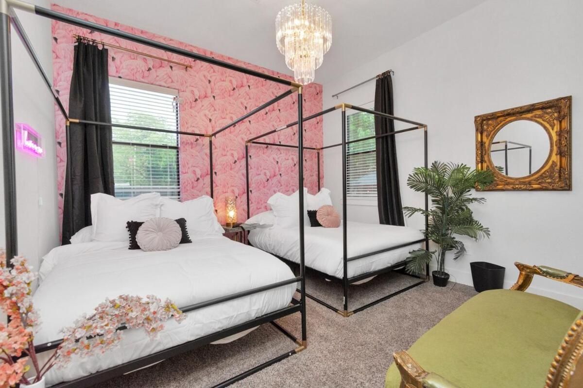 Houston's Downtown Bloom House - Spacious Floral Escape For Groups Holiday home *
